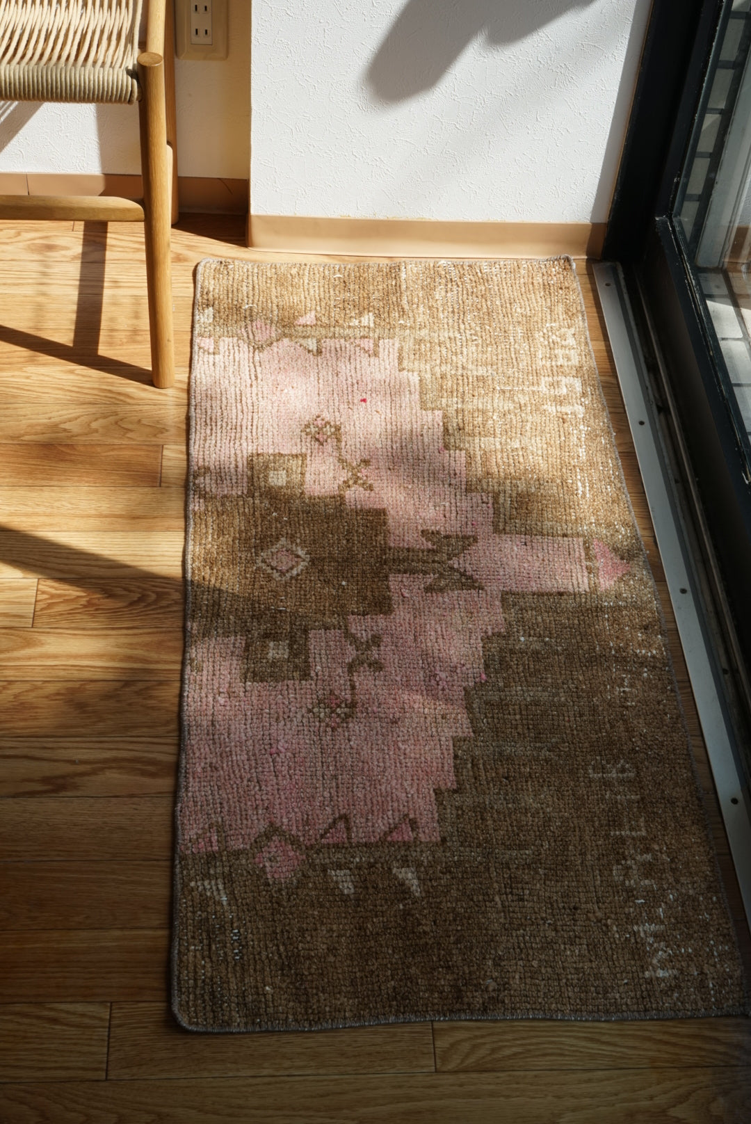 Türkiye Old Oushak Pink , Brown 1968年代 116 × 54 cm No.TR25502 / 国内送料無料