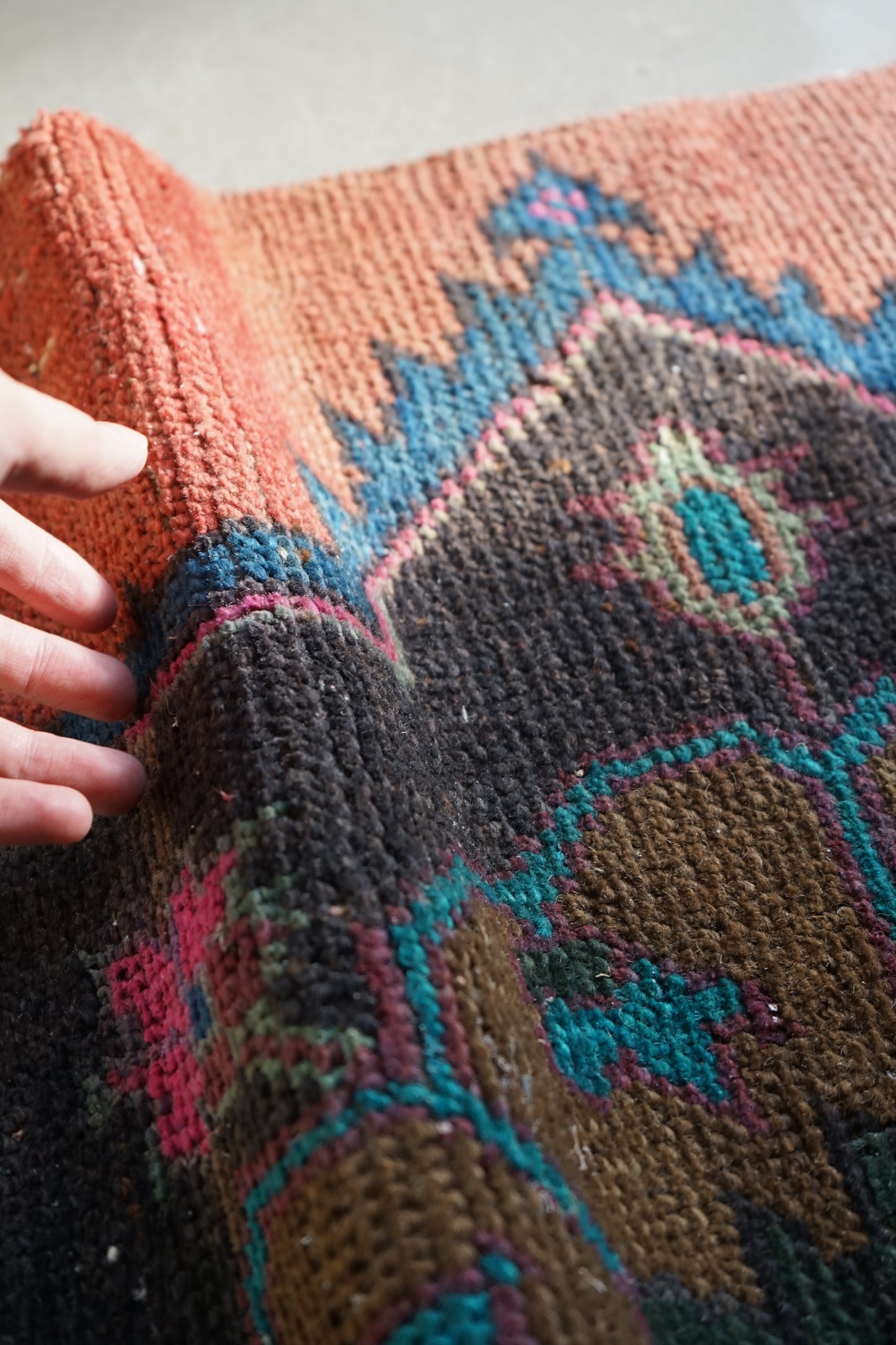 TURKEY OLD RUBY RED FLOWER SMALL SIZE 1970年代 116 × 71 cm No.TR25217