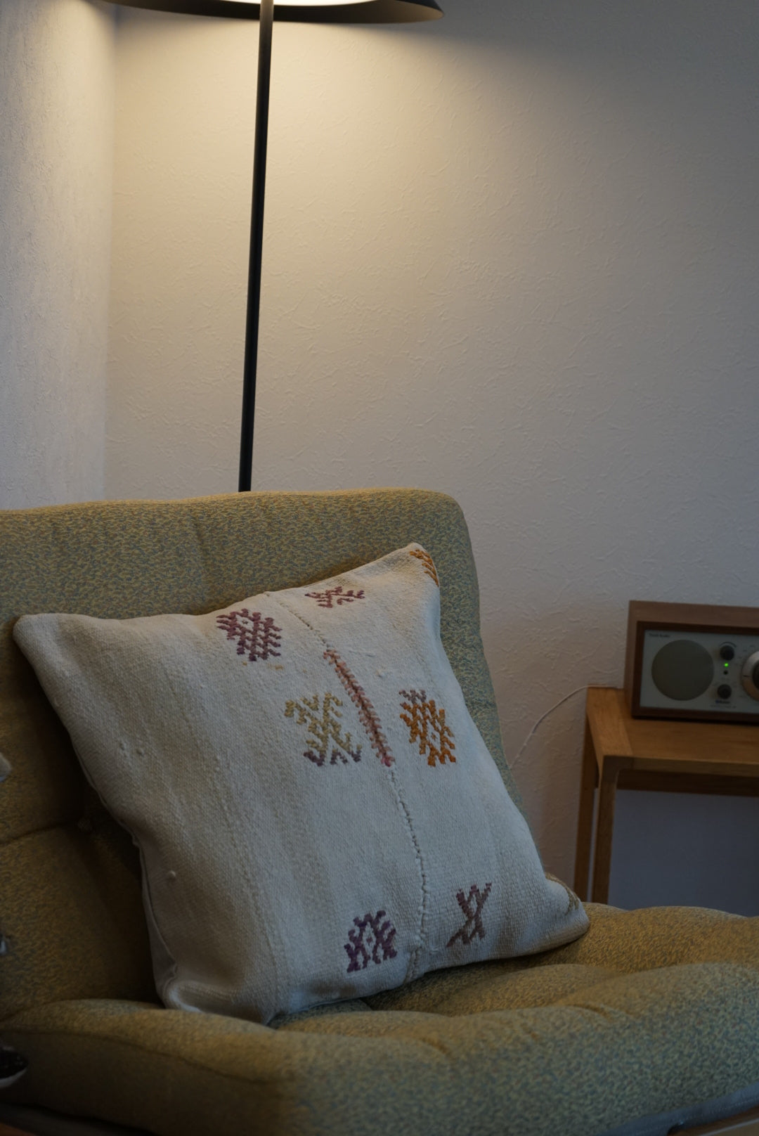 Türkiye Old Kilim Cushion Cover Ivory , Beige , Orange Tribal Patchwork Design 45 × 45 cm No.TR25570 / 送料無料・羊毛手織りキリム