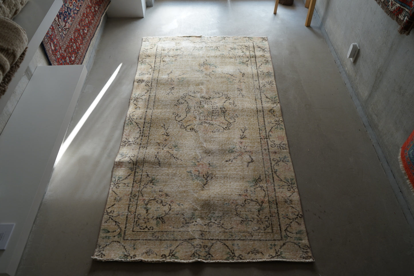 TURKEY OLD ISPARTA YELLOW BEIGE FLOWER 1970年代 194 × 106 cm No.TR25147