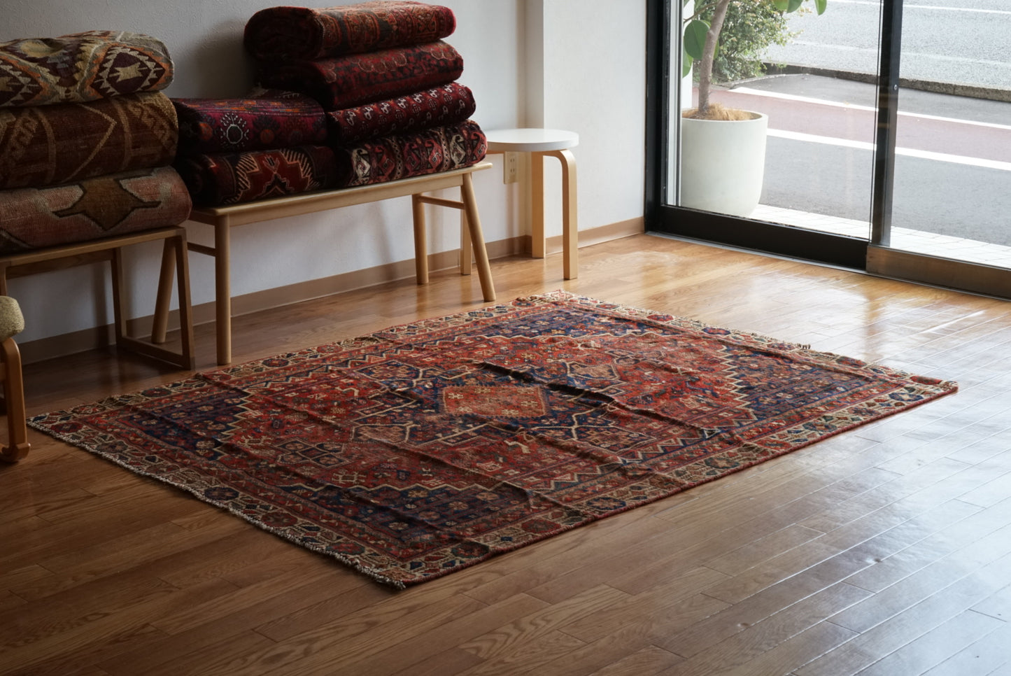 店頭販売 Afghanistan Old Persia Design 1930年代 179.5 × 140.5 cm  No.AF2535 / 国内送料無料・羊毛手織り絨毯