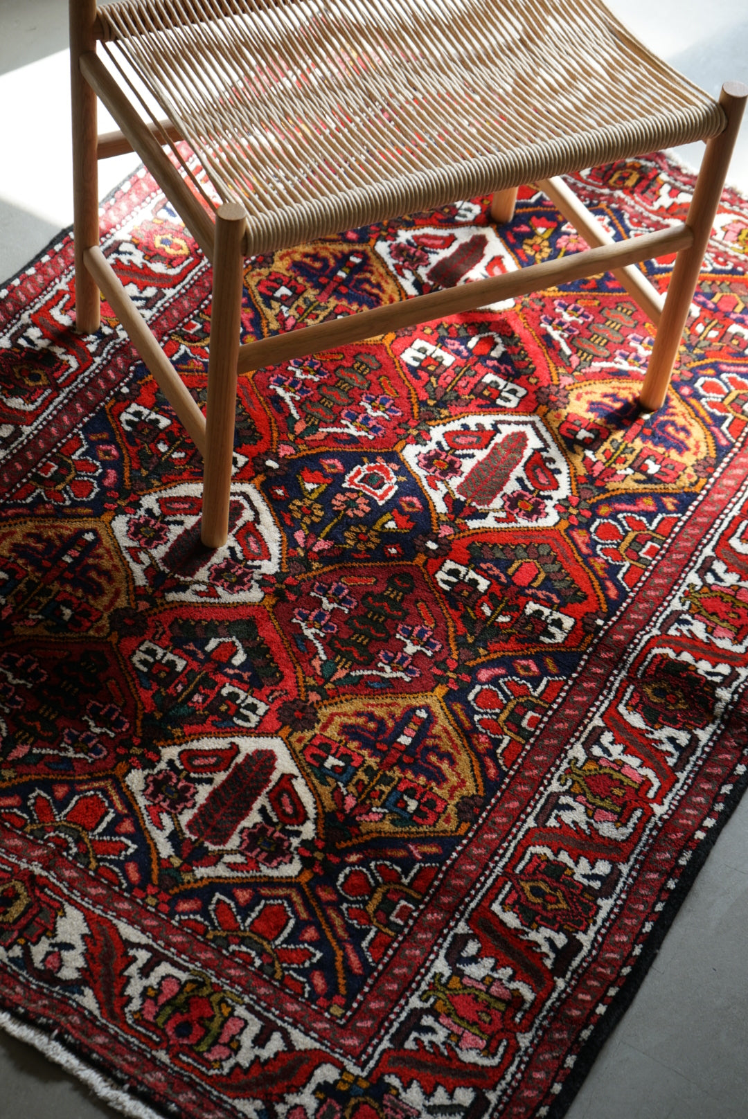 IRAN OLD BAKHTIARI 
SAMAVARI 1950年代 150 × 107 cm / 4'9 × 3'5" ft