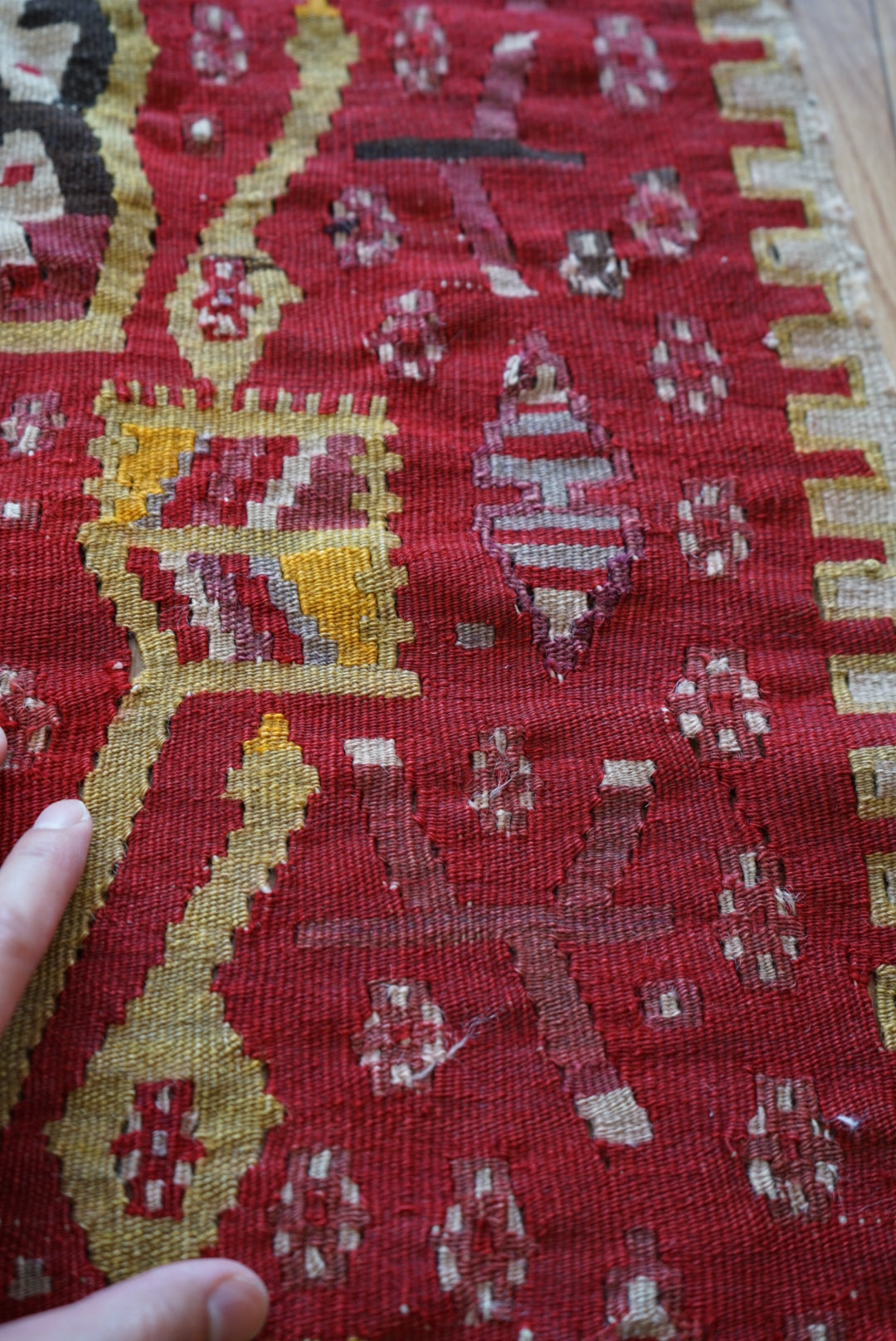 店頭販売 Tribal rug Türkiye Old Anatoria Kilim Tapestry Red , Yellow " Tree of life " 1960年代 111 × 53 cm No.TR25565 / 国内送料無料・羊毛手織りキリム