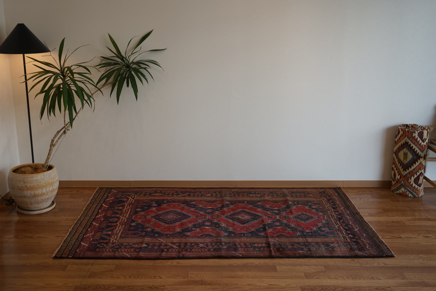 Afghanistan Vintage Baluch Navy Tribal Design 1980年代 208 × 130 cm No.AF2525