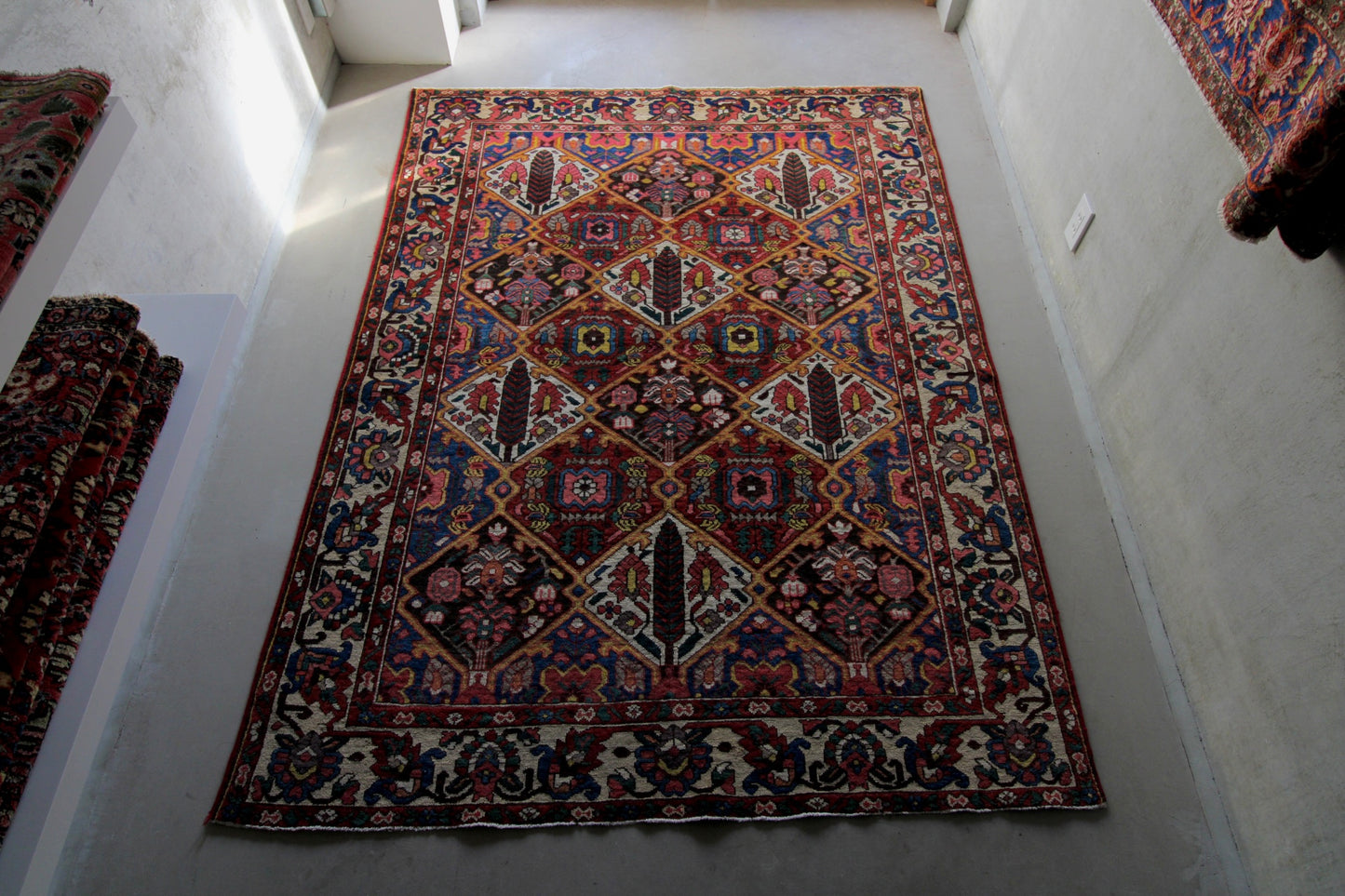 店頭販売 IRAN ANTIQUE BAKHTIARI 
SHALAMZAR 1840年代 207 × 155 cm