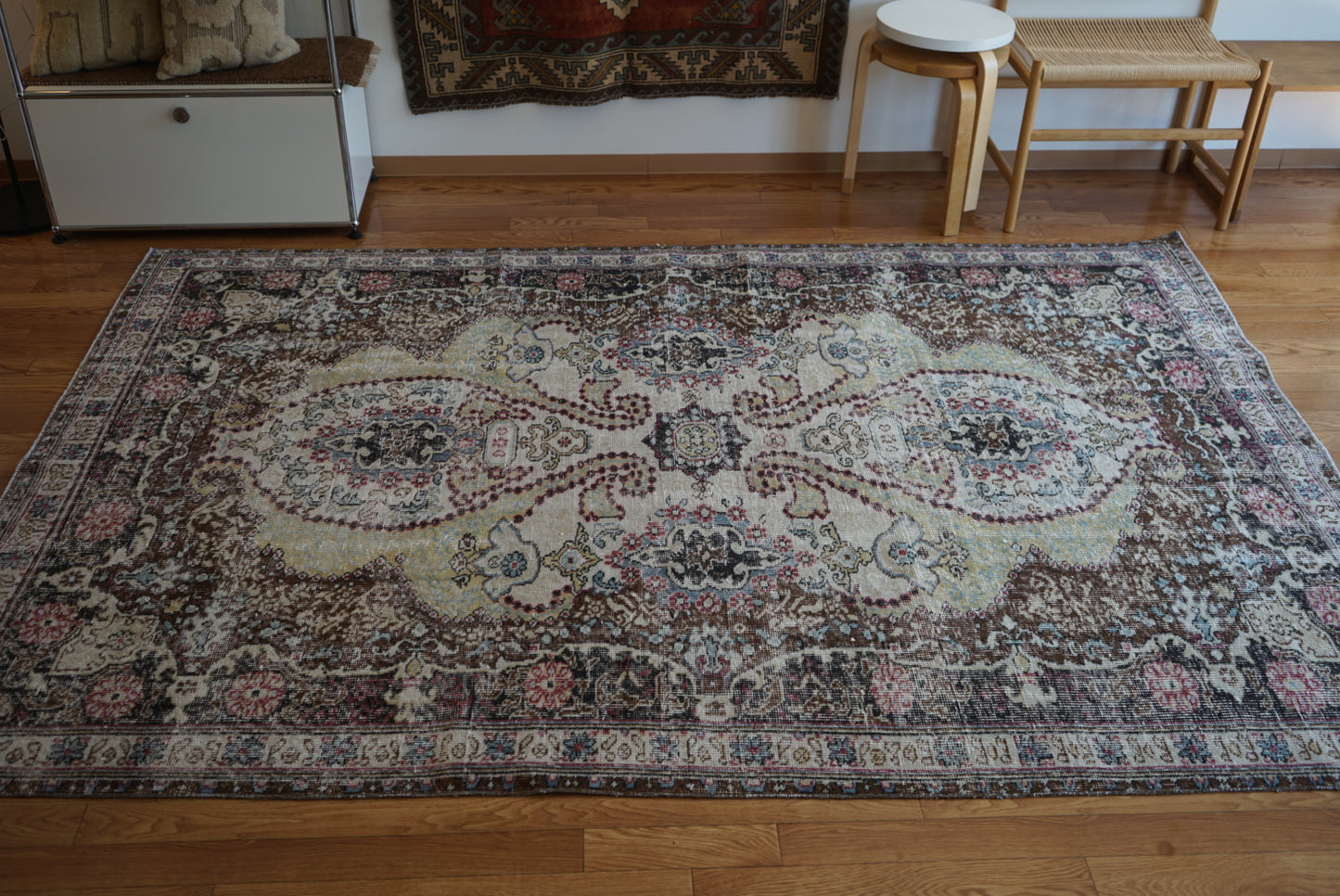 Türkiye Old Oushak Flower Medallion Black Butterfly 1970年代 263 × 176 cm No.TR25402