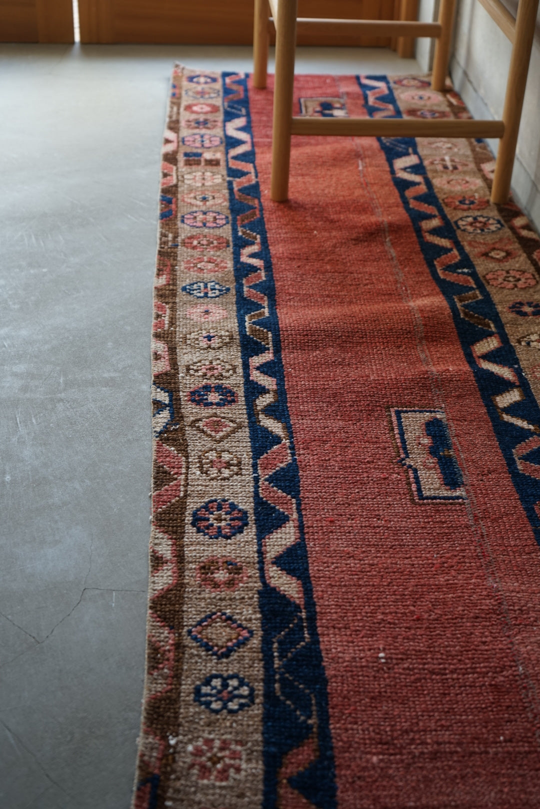 Türkiye Old Oushak Salmon Pink , Navy Runner 1970年代 191 × 60 cm No.TR25271