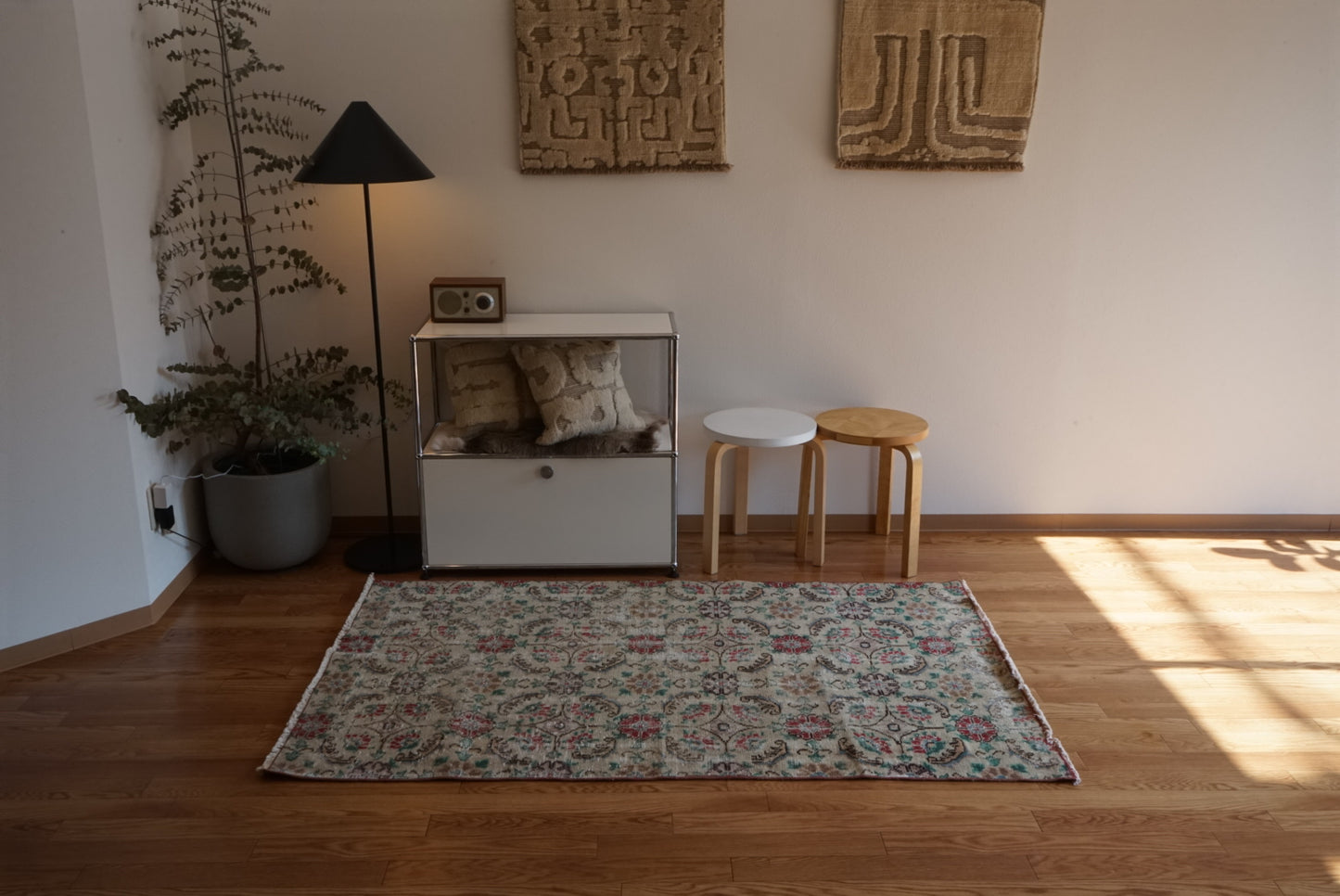 Türkiye Old Isparta Flower Beige 1970年代 175 × 108.5 cm No.TR25472