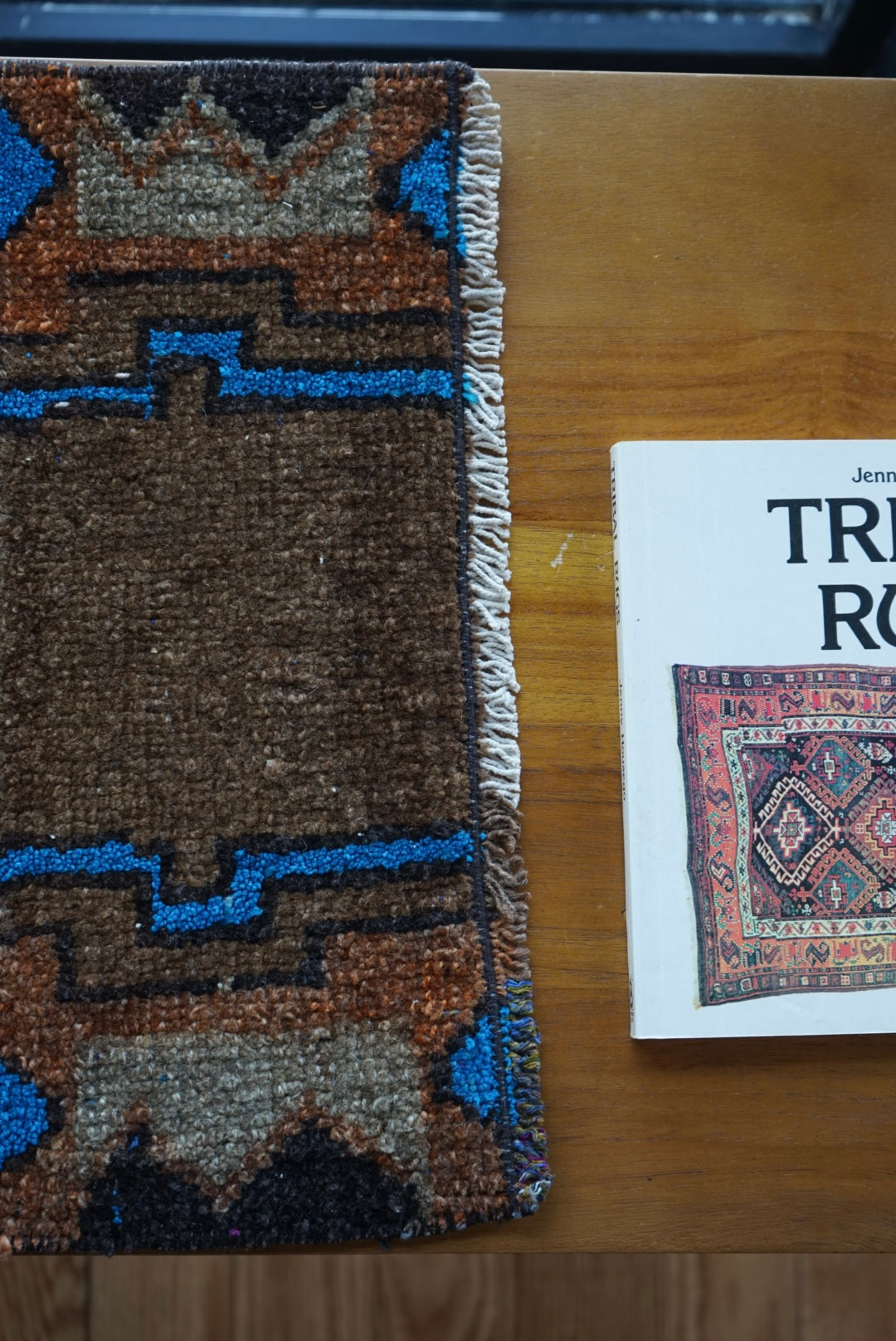 Türkiye Old Oushak Brown , Blue Medallion 1970年代 65 × 39.5 cm No.TR25419