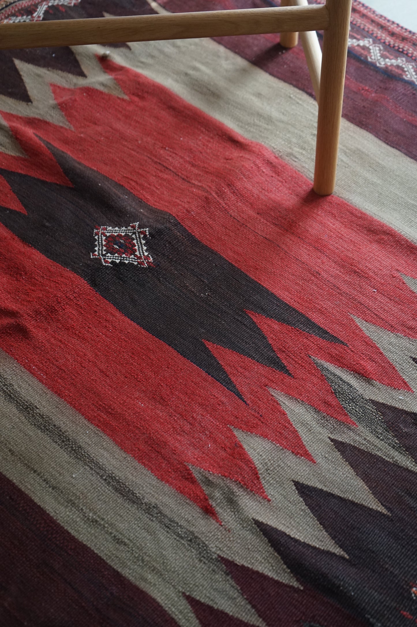 IRAN ANTIQUE AFSHAR TABLECLOTH 1840年代 129 × 126.5 cm