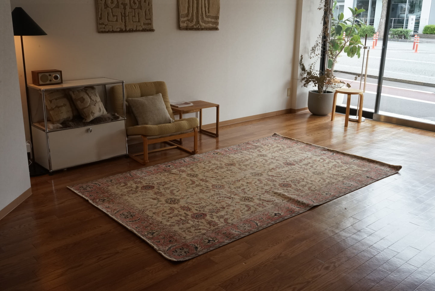 Türkiye Old Isparta Floral Pink , Beige 1970年代 250 × 154 cm No.TR25496 / 国内送料無料