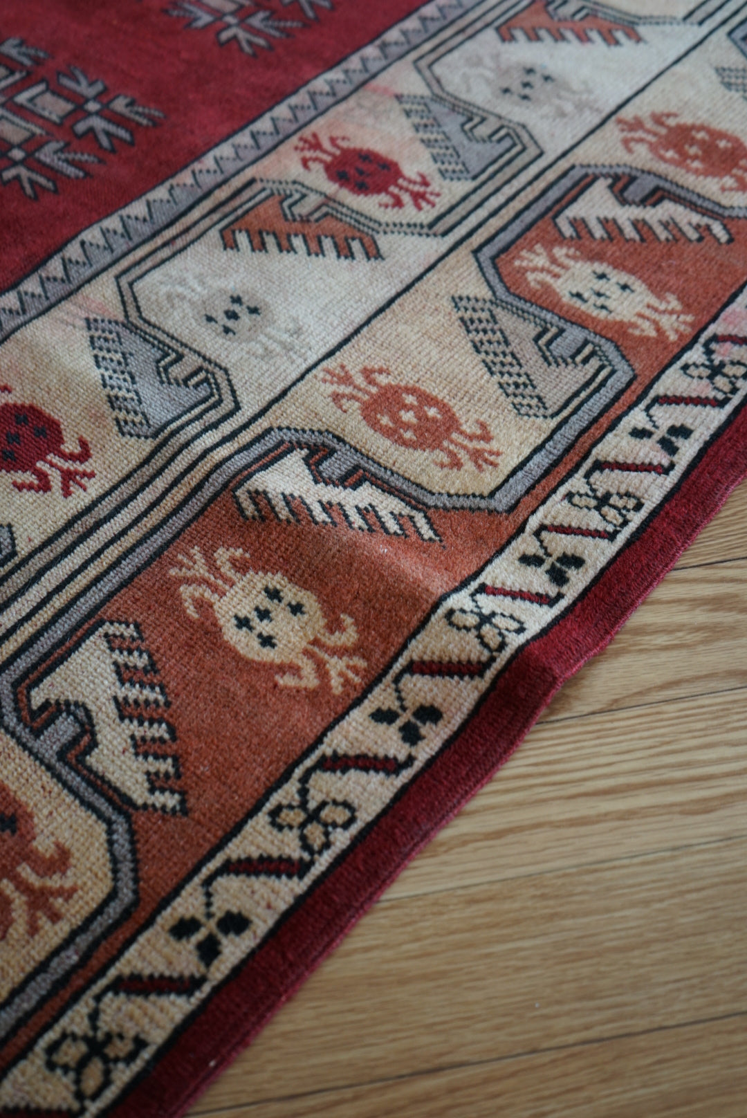Türkiye Old Anatoria Beige , Red 1960年代 178 × 123 cm No.TR25552 / 国内送料無料・羊毛手織り絨毯