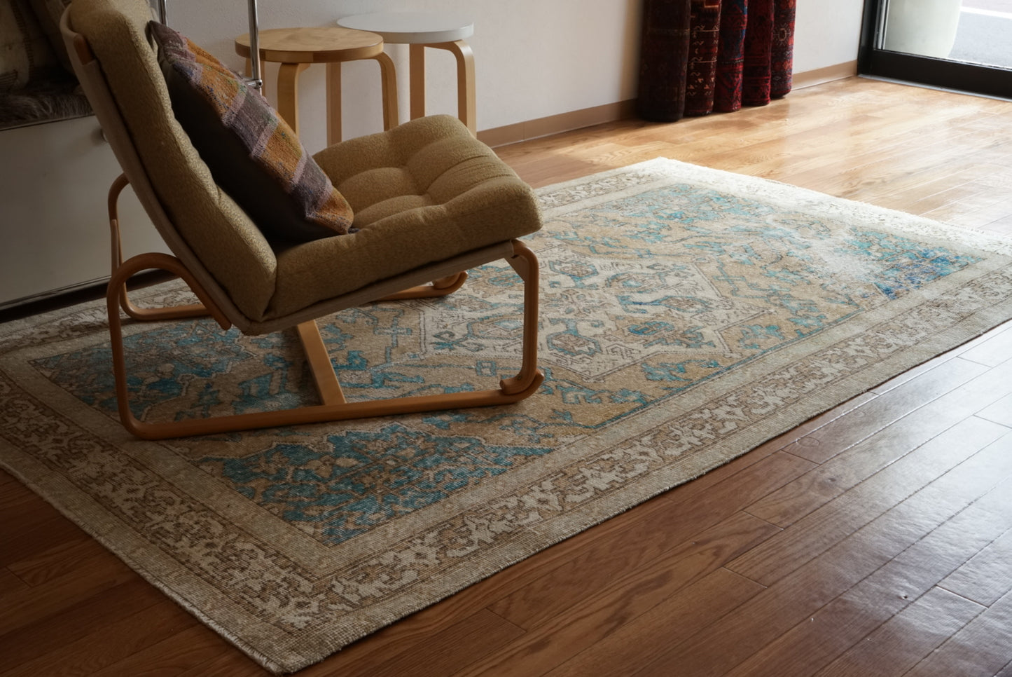 Türkiye Old Oushak Beige , Blue , Medallion 1960年代 227 × 132cm No.TR25454