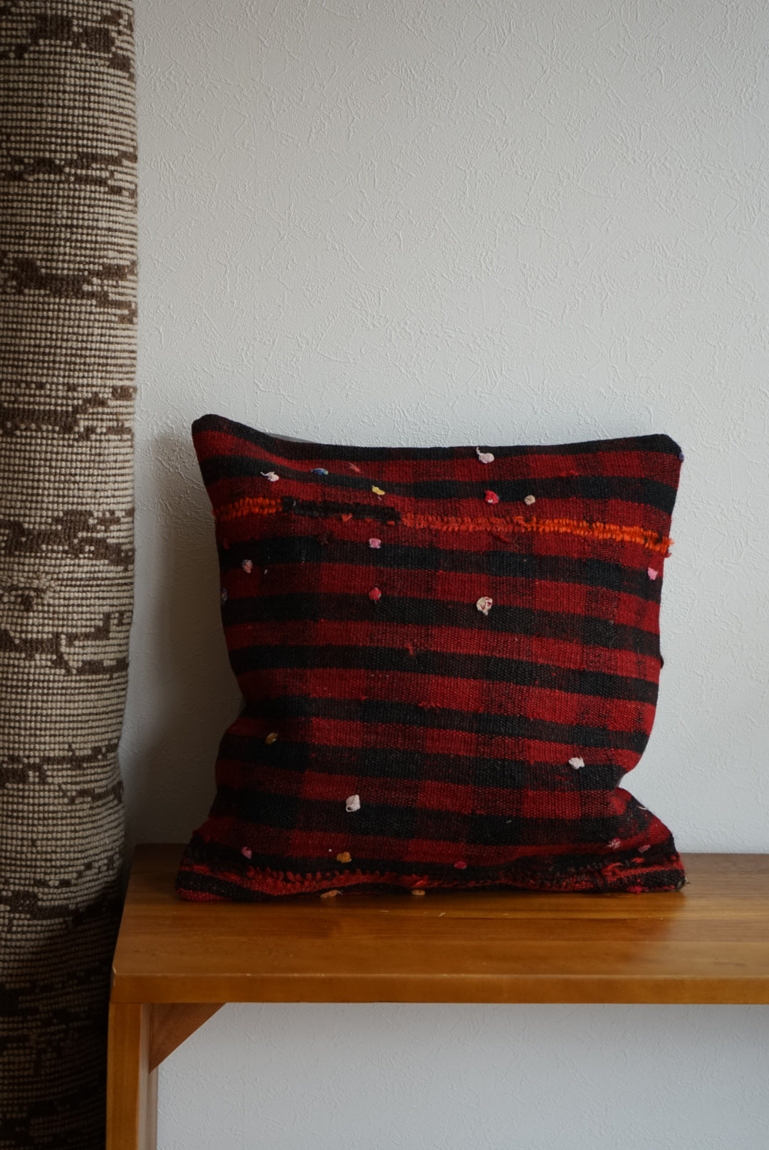 Türkiye Old Kilim Cushion Cover Stripe & Charm Design Red , Black 45 × 45 cm No.TR25532 / 送料無料・羊毛手織りキリム