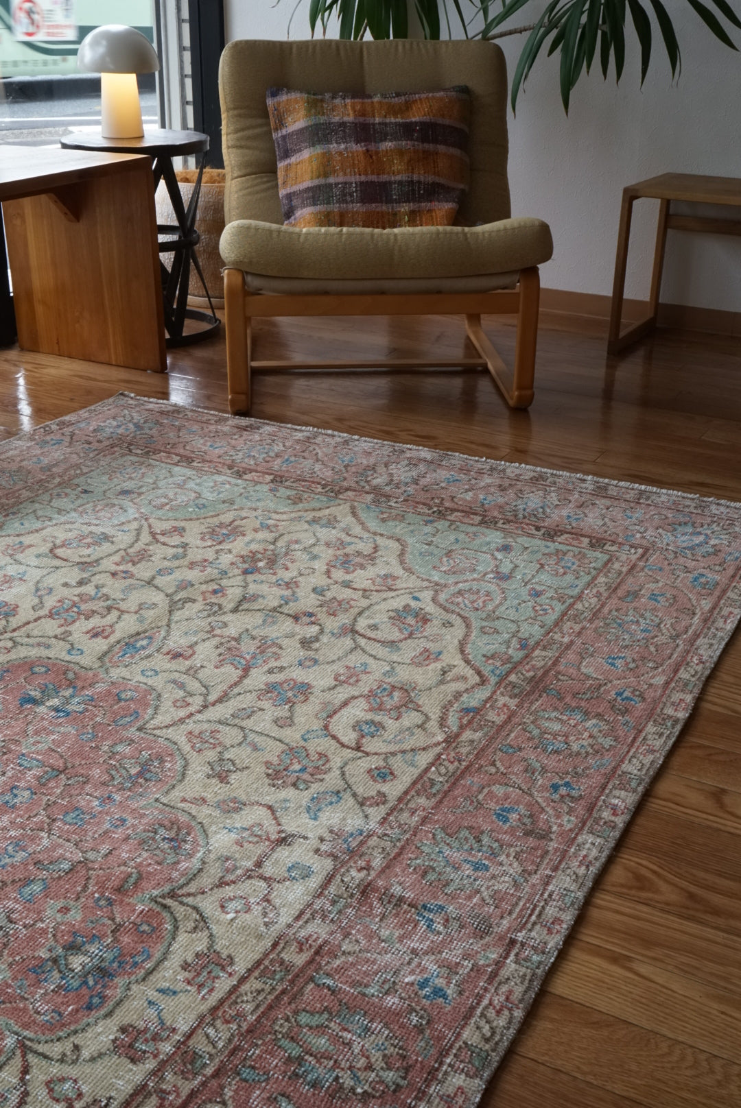 Türkiye Old Isparta Beige , Red , Green Medallion 1960年代 244 × 142 cm No.TR25455