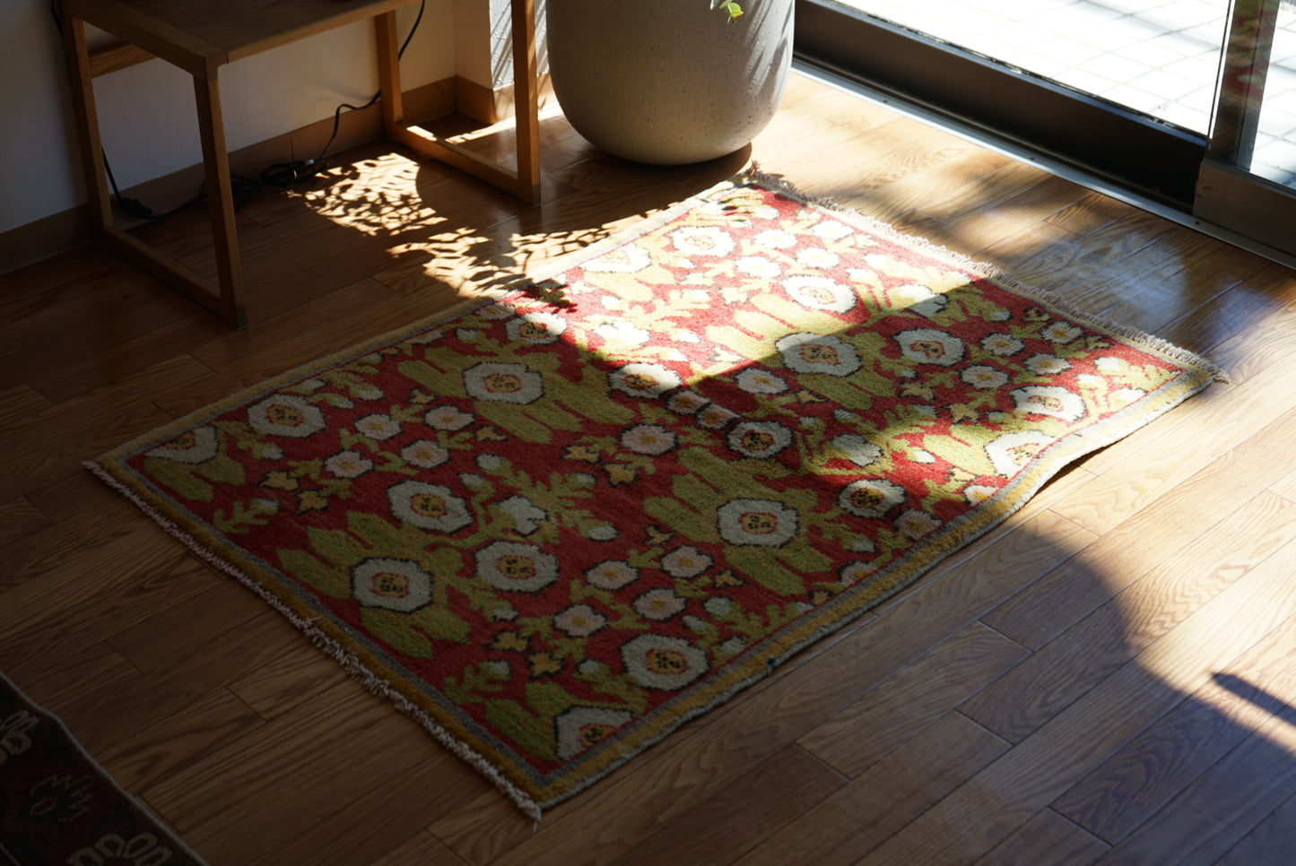 Türkiye Old Oushak Flower Red , Green , Yellow 1970年代 112 × 82.5 cm No.TR25430
