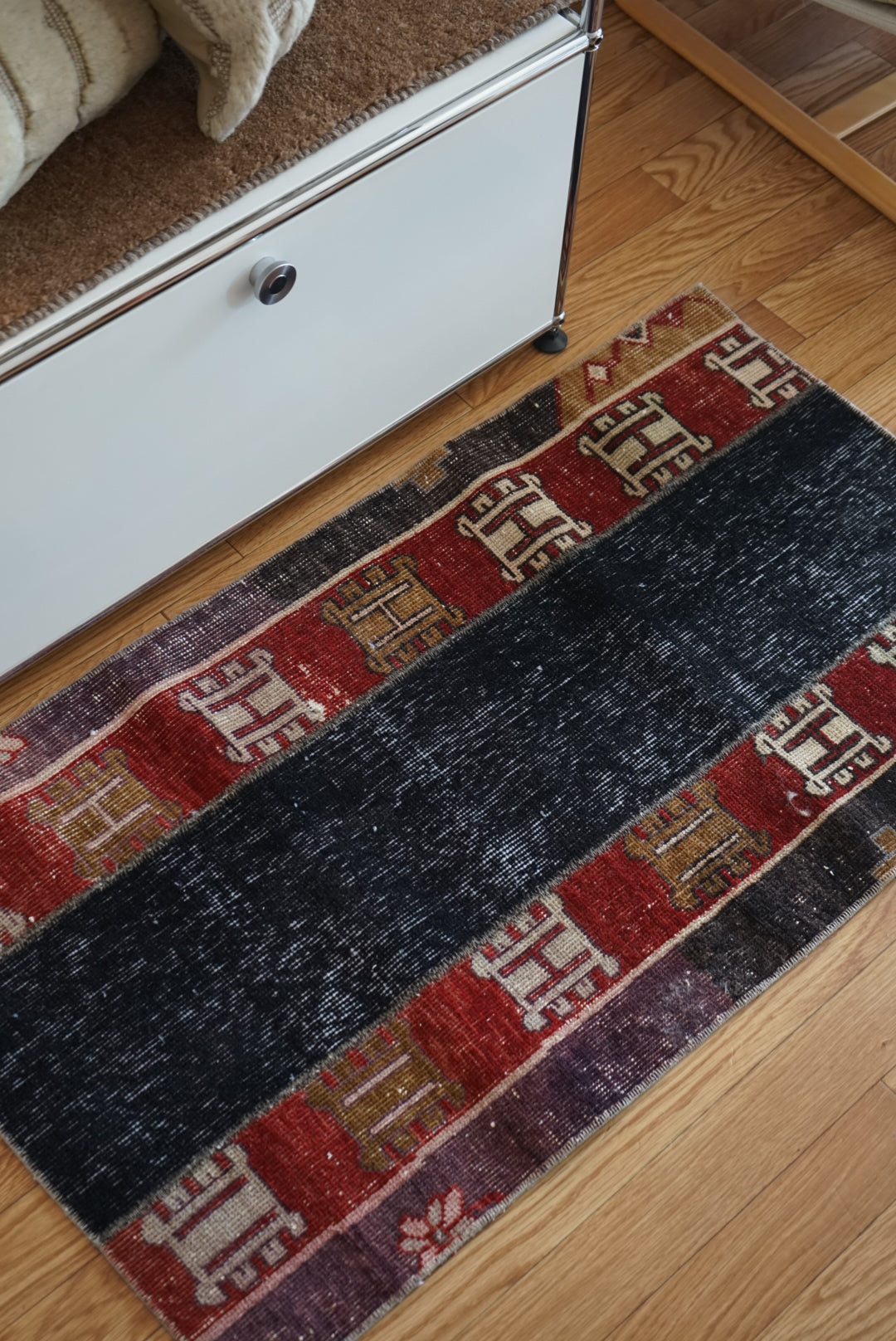 Türkiye Old Oushak Black , Red Patchwork Runner 1970年代 109 × 61.5 cm No.TR25421