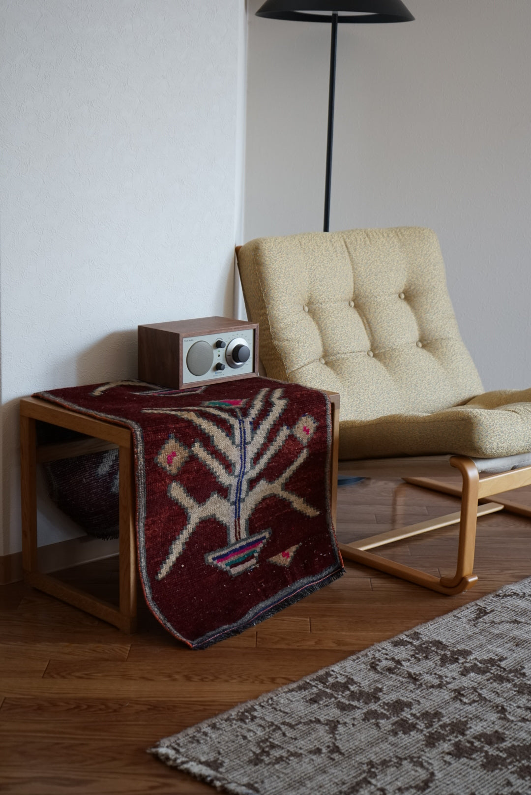 Türkiye Old Oushak Wine Red Flower 1970年代 111 × 49 cm No.TR25538 / 国内送料無料・羊毛手織り絨毯