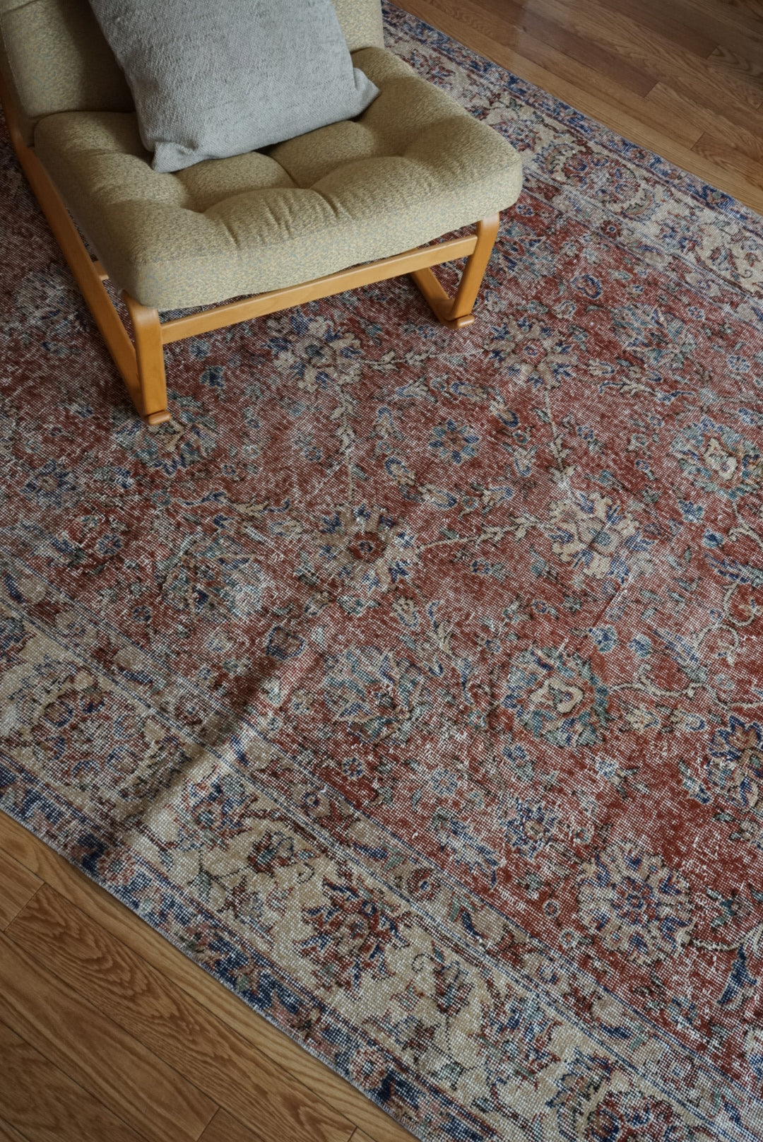 Türkiye Old Isparta Red , Blue Flower Medallion 1970年代 272.5 × 176.5 cm No.TR25508 / 国内送料無料・羊毛手織り絨毯