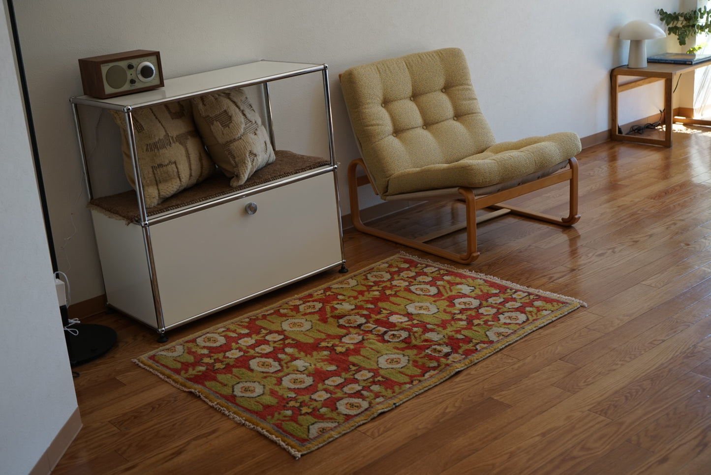Türkiye Old Oushak Flower Red , Green , Yellow 1970年代 112 × 82.5 cm No.TR25430