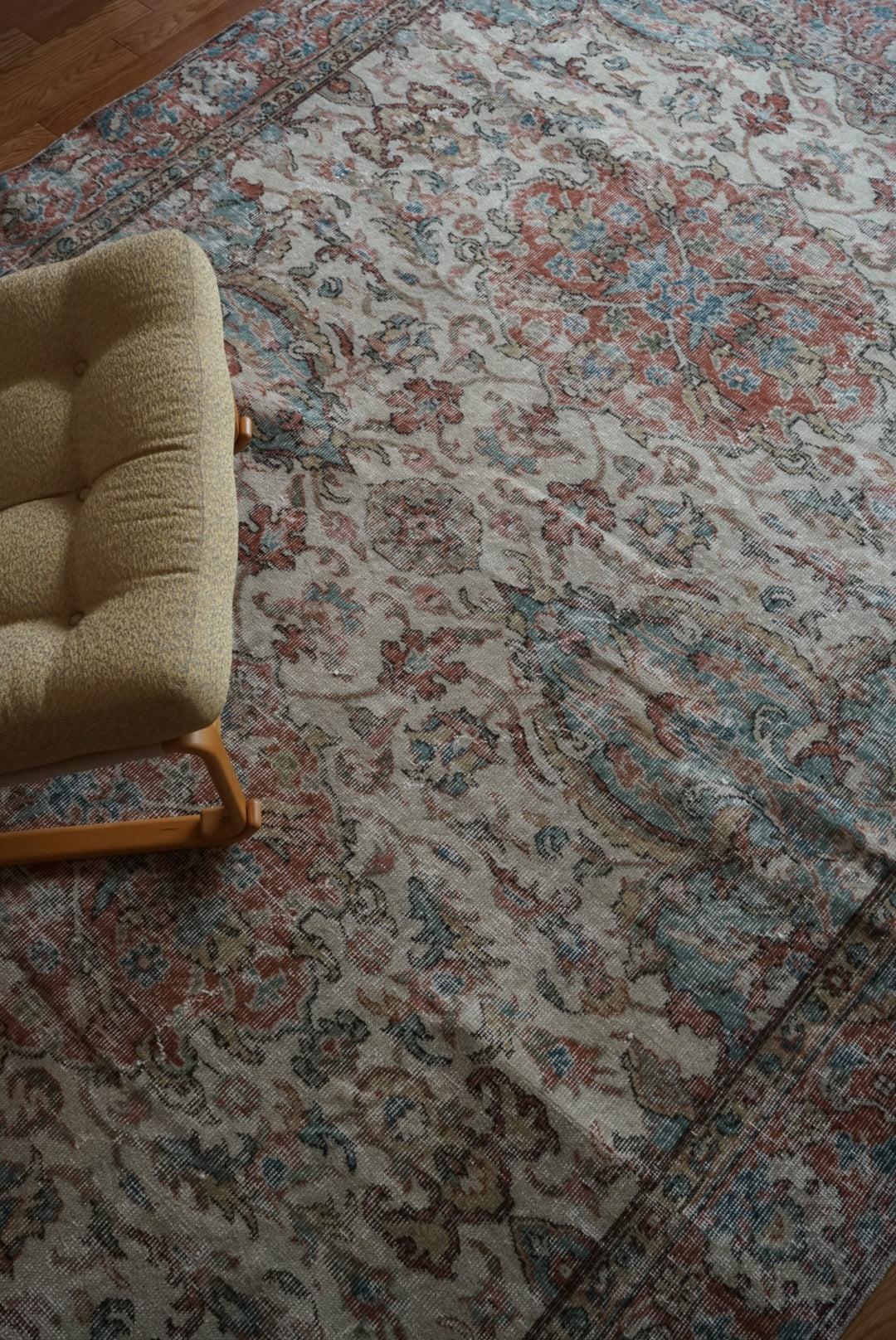 Türkiye Old Isparta Beige , Bric Red , Saxe Blue Flower 1970年代 286 × 189 cm No.TR25506 / 国内送料無料・羊毛手織り絨毯