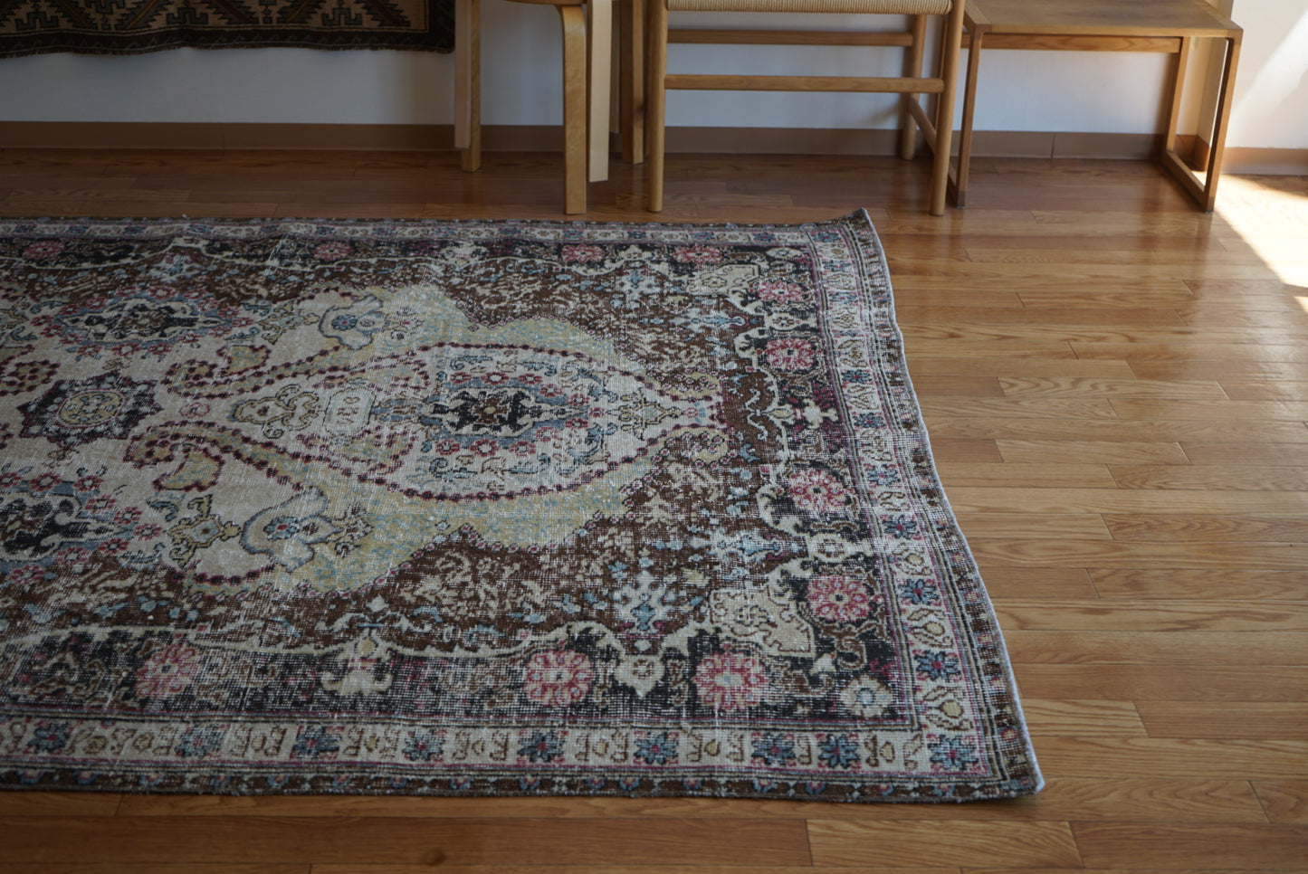 Türkiye Old Oushak Flower Medallion Black Butterfly 1970年代 263 × 176 cm No.TR25402