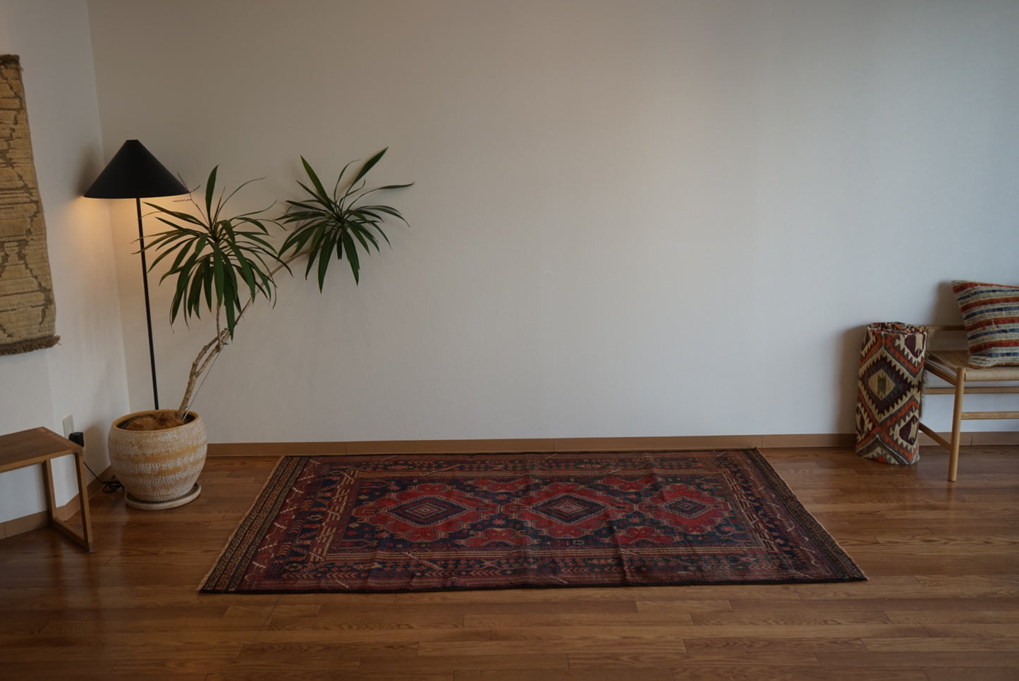 Afghanistan Vintage Baluch Navy Tribal Design 1980年代 208 × 130 cm No.AF2525