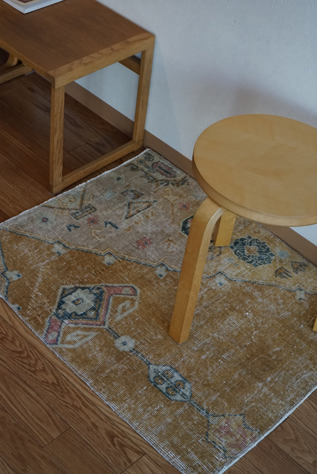 Türkiye Old Oushak Beige , Brass 1970年代 85 × 70 cm No.TR25479 / 国内送料無料