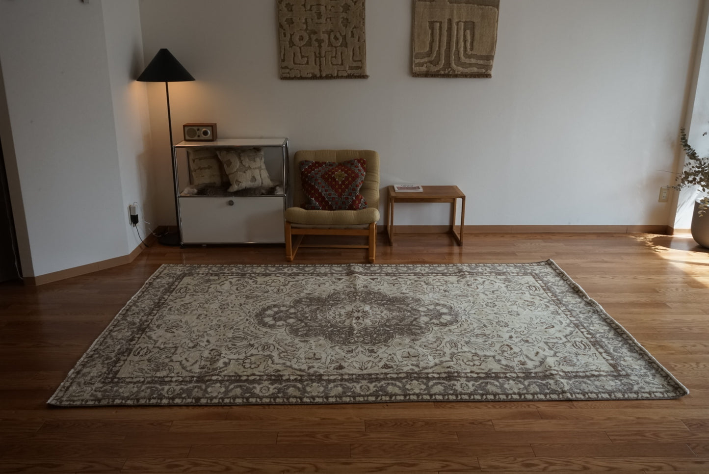 Türkiye Old Isparta Medallion Beige , Glay 1960年代 260.5 × 164 cm No.TR25492 / 国内送料無料