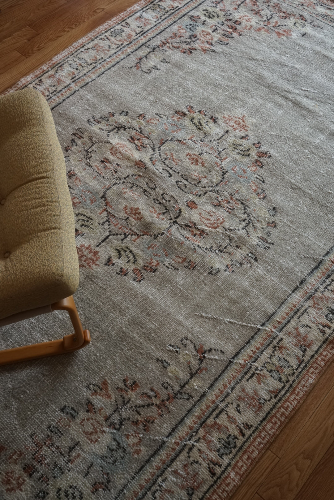 Türkiye Old Isparta Sage Green Flower Medallion 1970年代 248 × 148.5 cm No.TR25511 / 国内送料無料・羊毛手織り絨毯