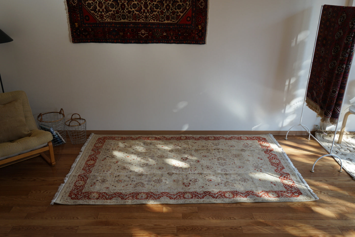 Türkiye Old Anatoria Beige , Red 1960年代 222 × 136 cm No.TR25551 / 国内送料無料・羊毛手織り絨毯