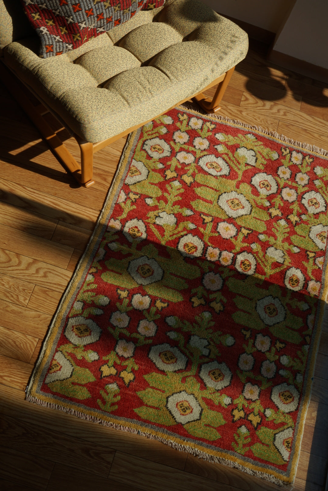Türkiye Old Oushak Flower Red , Green , Yellow 1970年代 112 × 82.5 cm No.TR25430