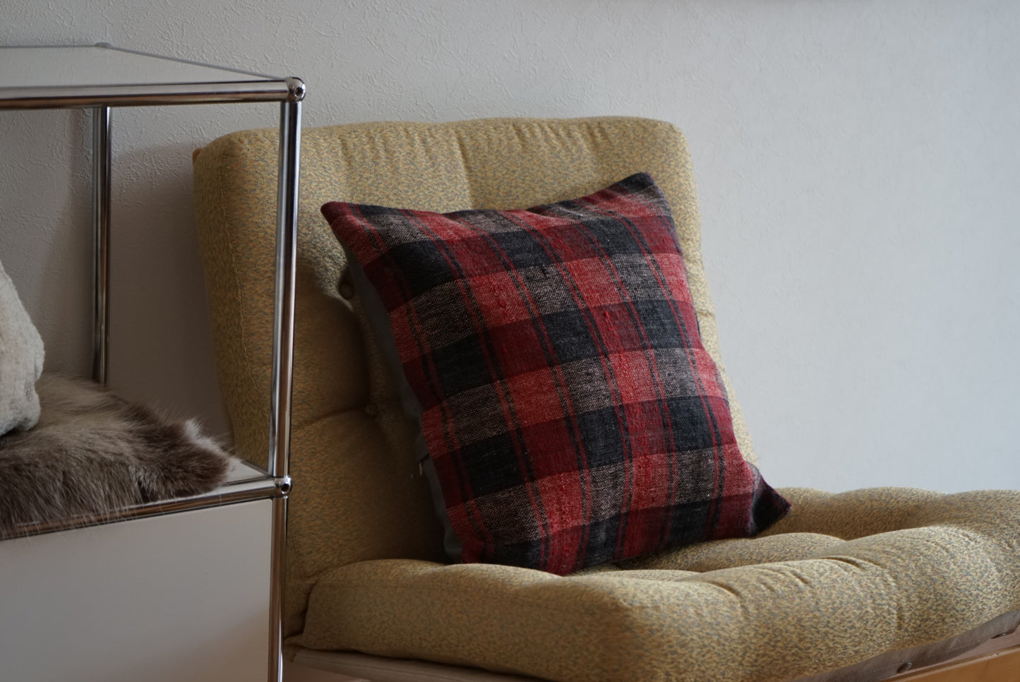 Türkiye Old Kilim Cushion Cover Red , Black Checker Design 45 × 45 cm No.TR25534 / 送料無料・羊毛手織りキリム