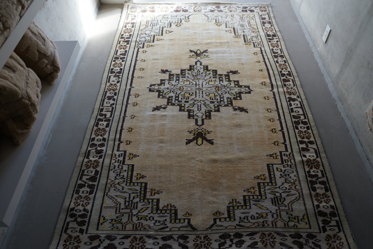 Türkiye Old Isparta Yellow Beige 1970年代 248 × 149 cm No.TR25229