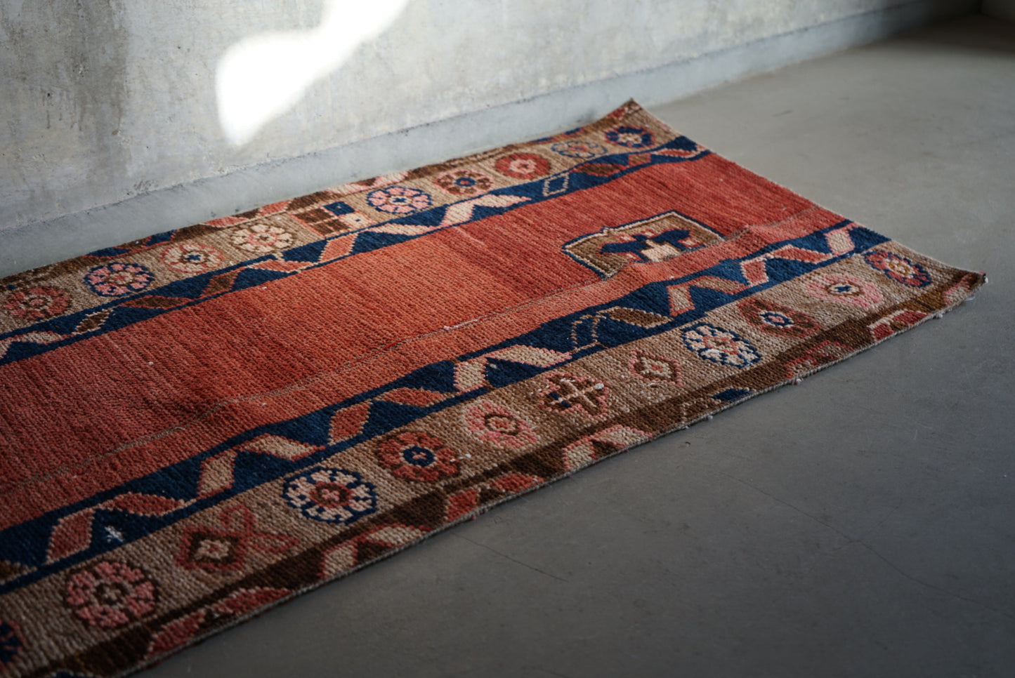 Türkiye Old Oushak Salmon Pink , Navy Runner 1970年代 191 × 60 cm No.TR25271