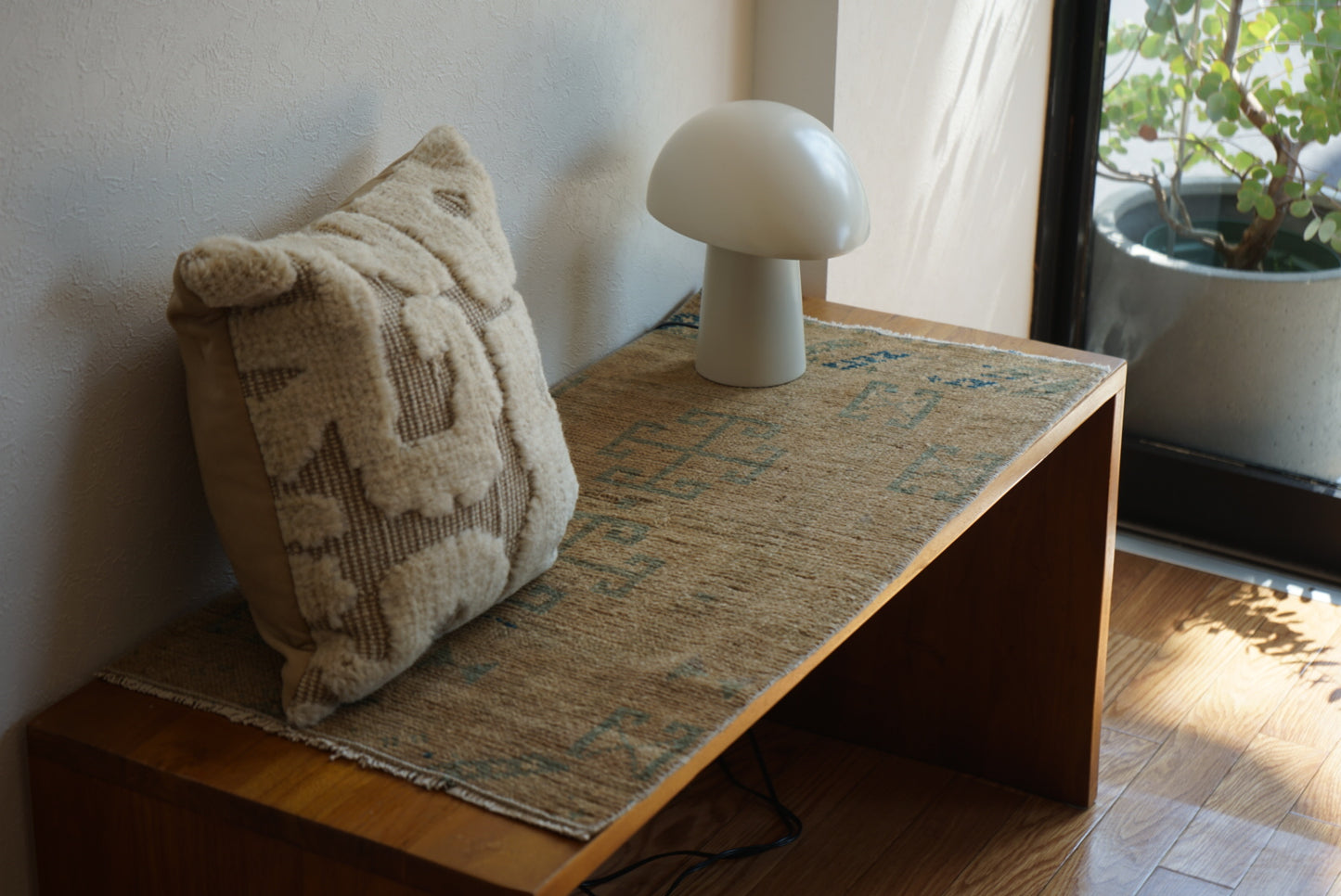 Türkiye Old Oushak Beige , Blue 1970年代 85 × 41 cm No.TR25406