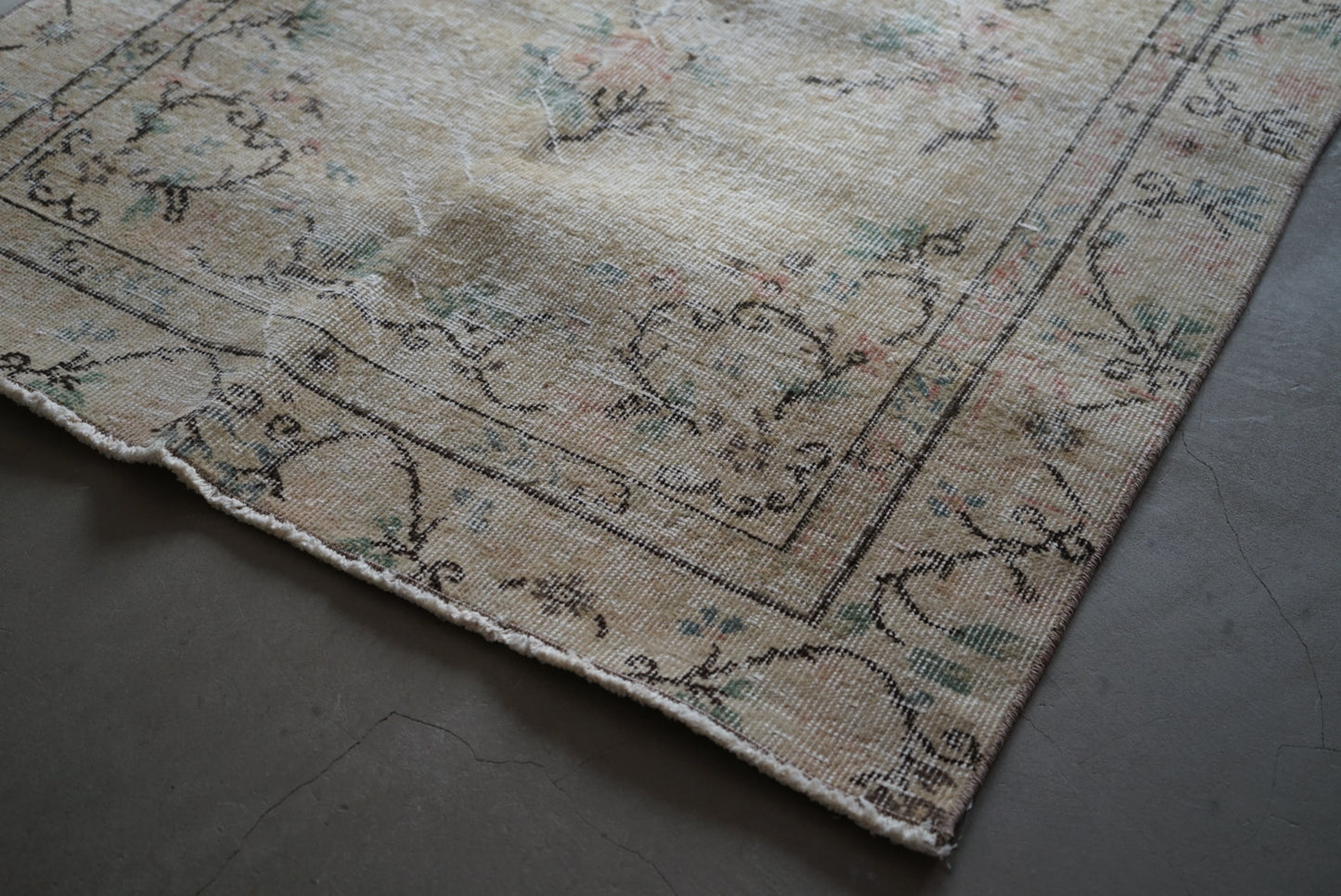 TURKEY OLD ISPARTA YELLOW BEIGE FLOWER 1970年代 194 × 106 cm No.TR25147