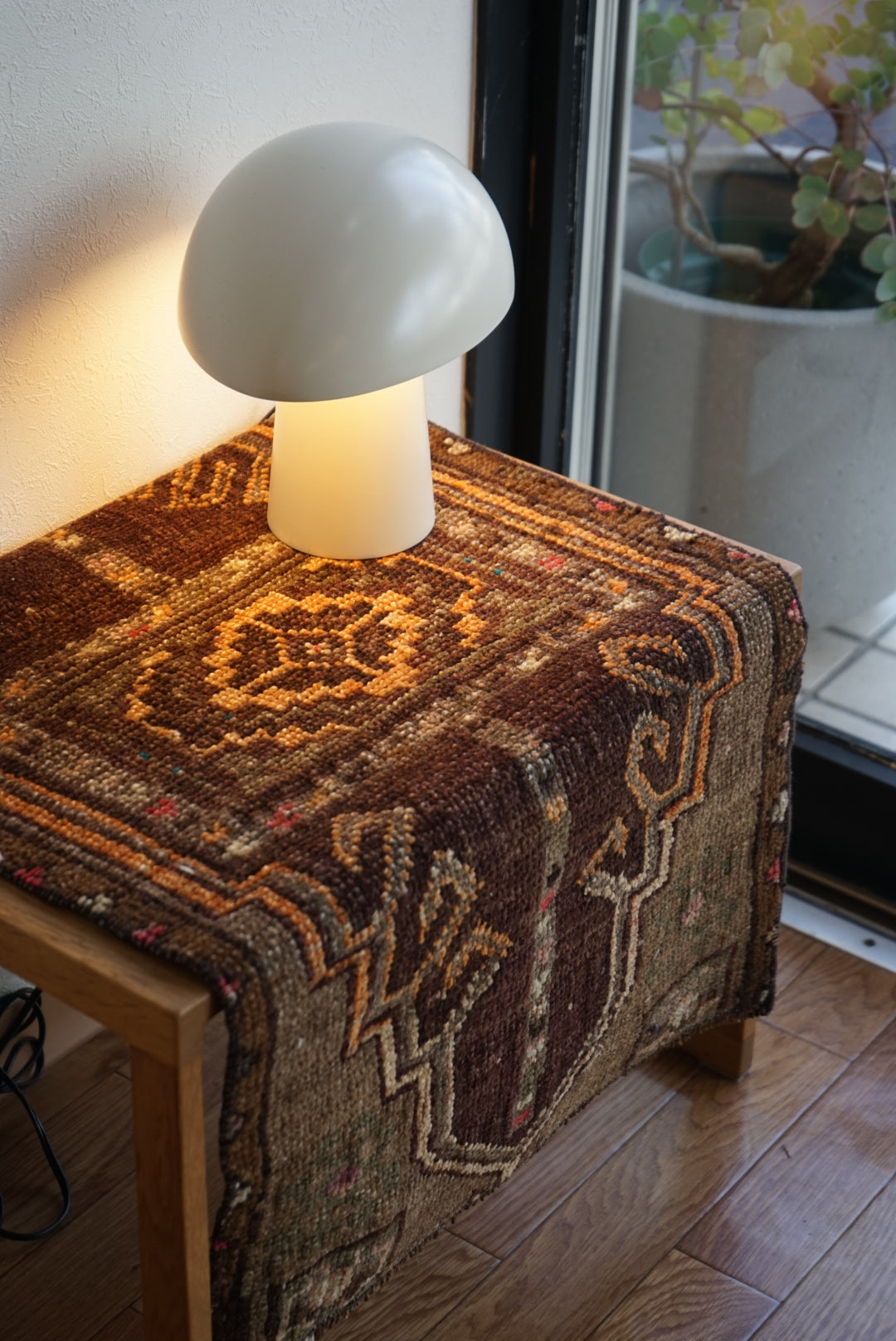 Türkiye Old Oushak Brown , Orange Medallion 1970年代 80.5 × 50 cm No.TR25415