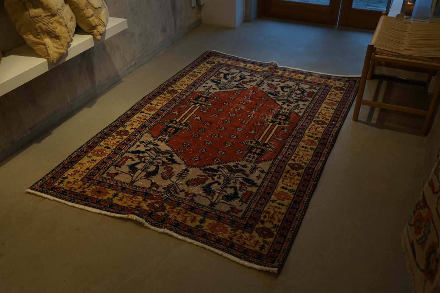 TURKEY VINTAGE ISPARTA PRAYER RUG 1950-1960年代 173 × 122 cm No.TR25174