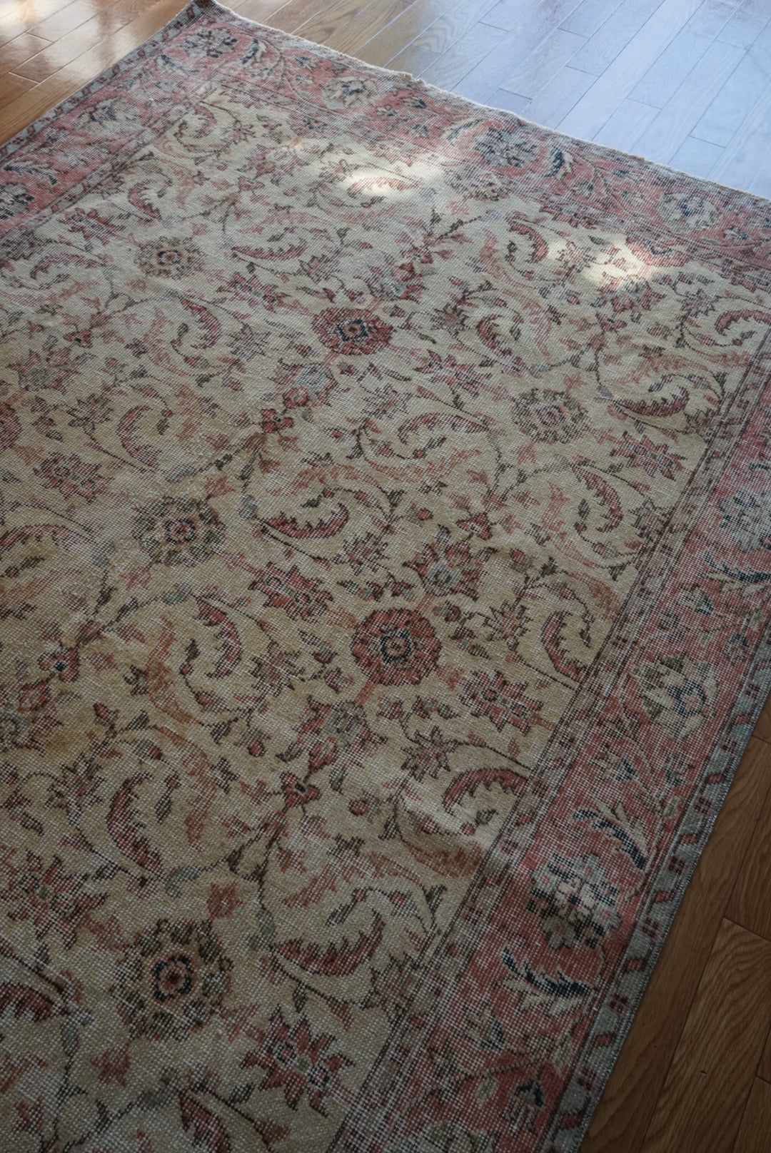 Türkiye Old Isparta Floral Pink , Beige 1970年代 250 × 154 cm No.TR25496 / 国内送料無料・羊毛手織り絨毯