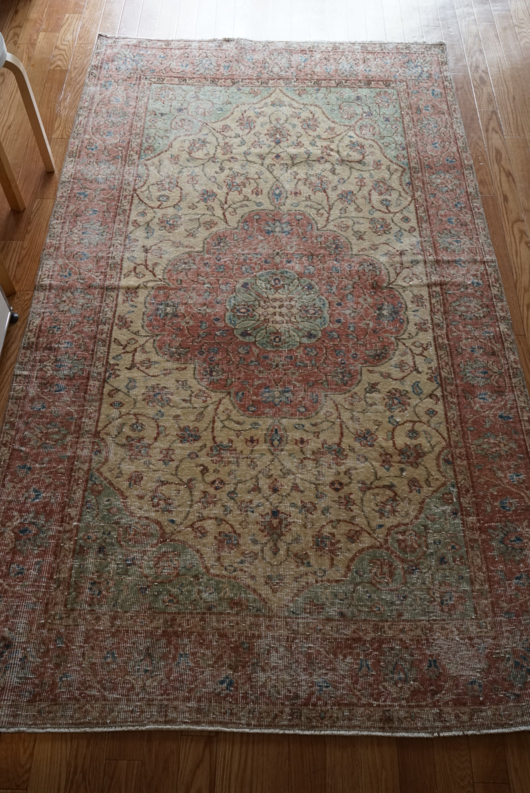 Türkiye Old Isparta Beige , Red , Green Medallion 1960年代 244 × 142 cm No.TR25455