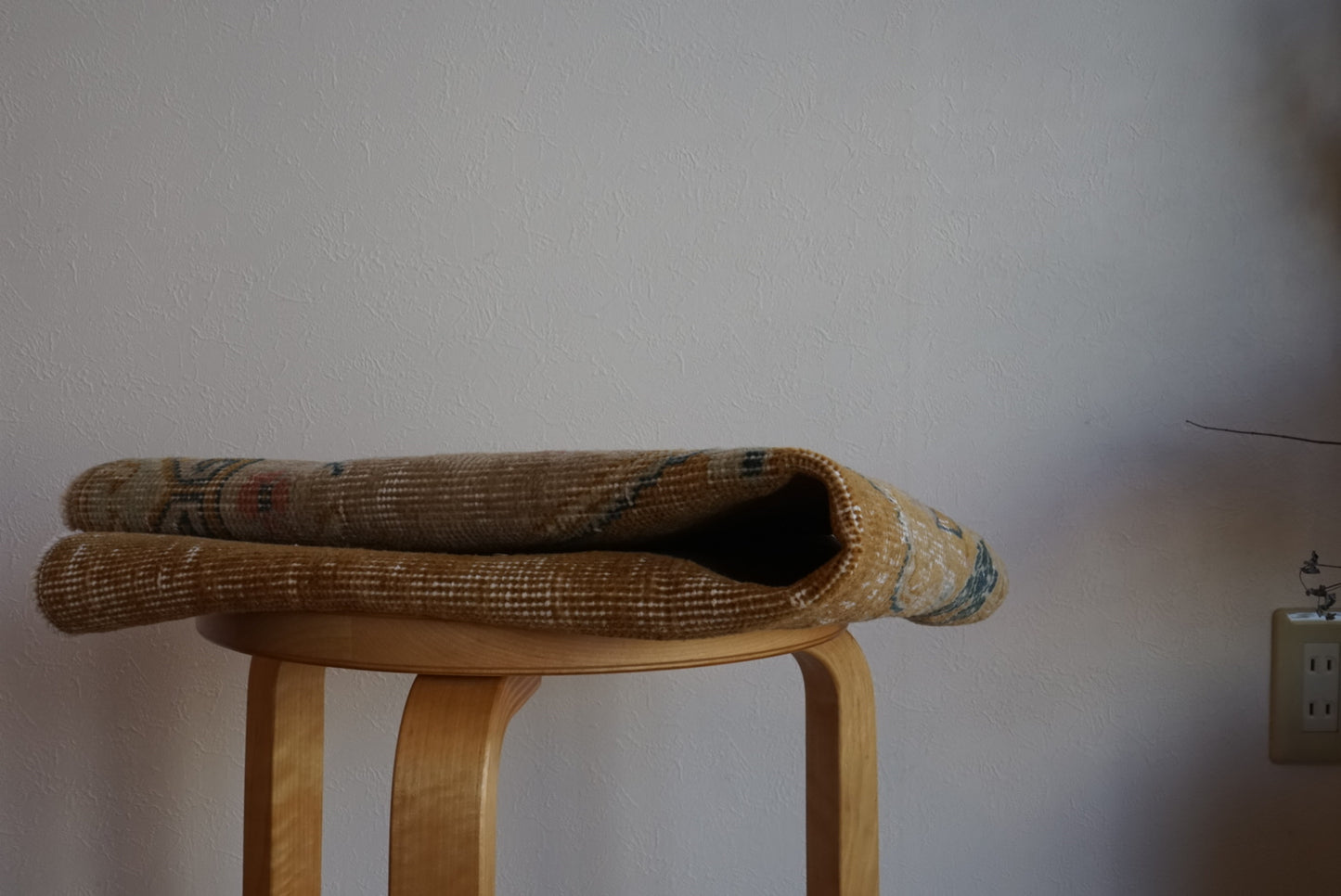 Türkiye Old Oushak Beige , Brass 1970年代 85 × 70 cm No.TR25479 / 国内送料無料