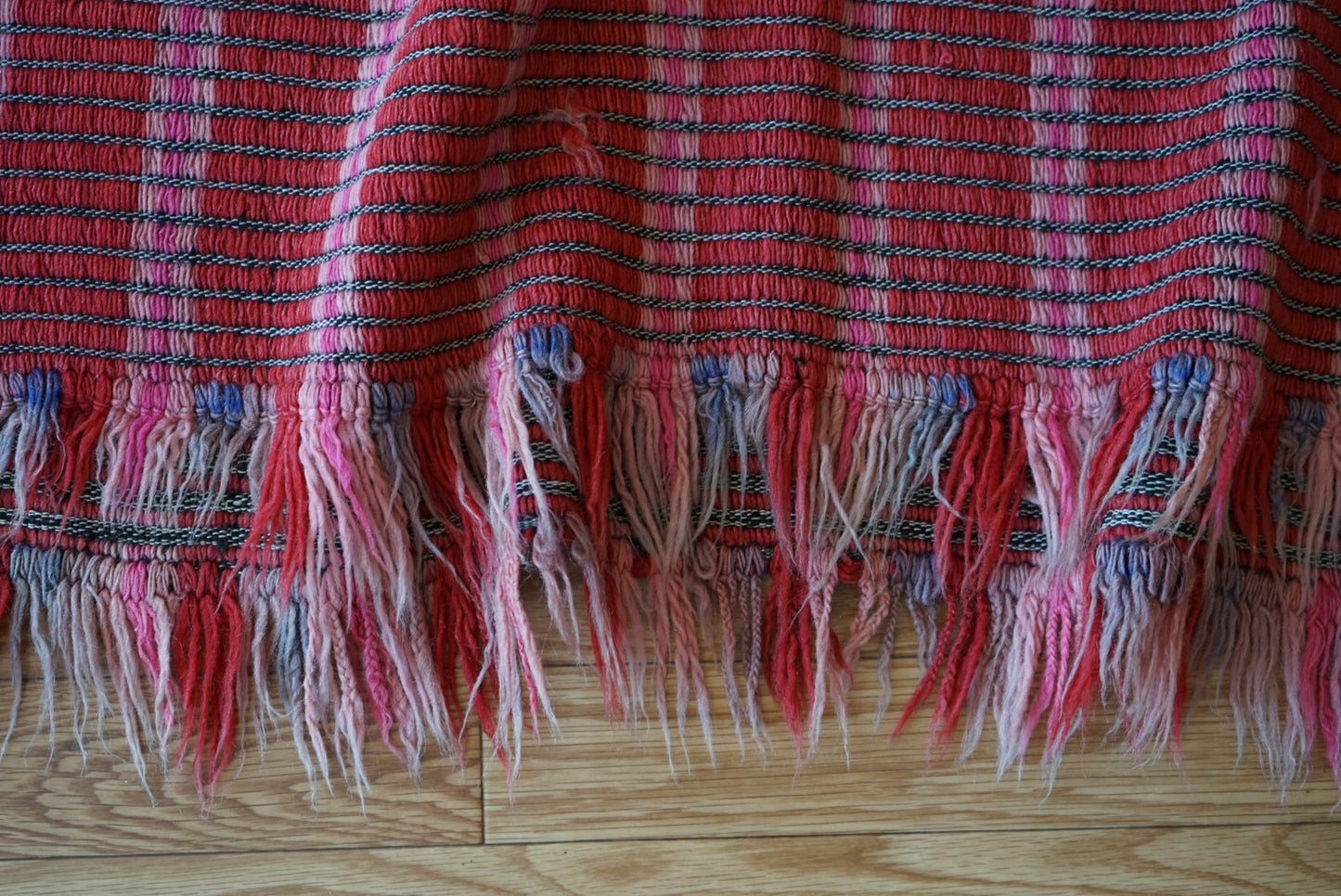 Türkiye Old Kilim Shaggy Pink , Red 1960年代 195 × 144 cm No.TR25546 / 国内送料無料・羊毛手織りキリム