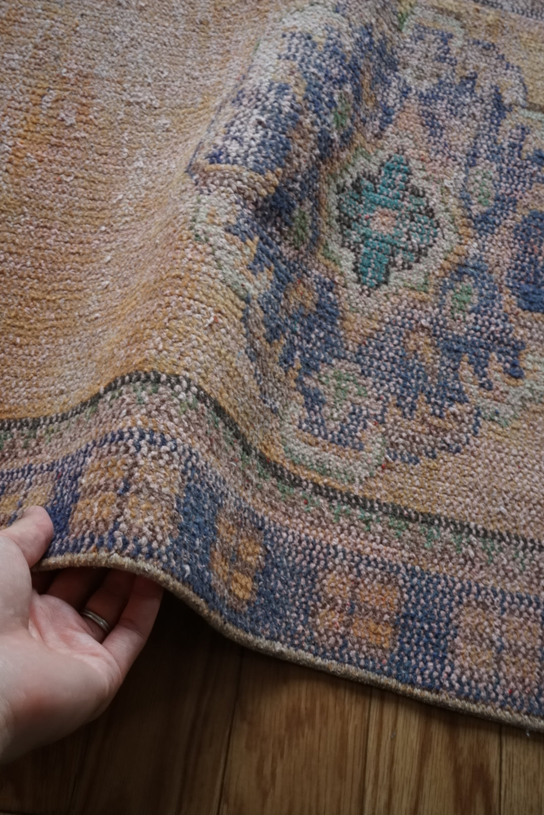 Türkiye Old Oushak Pink , Navy 1970年代 120.5 × 72 cm No.TR25498 / 国内送料無料