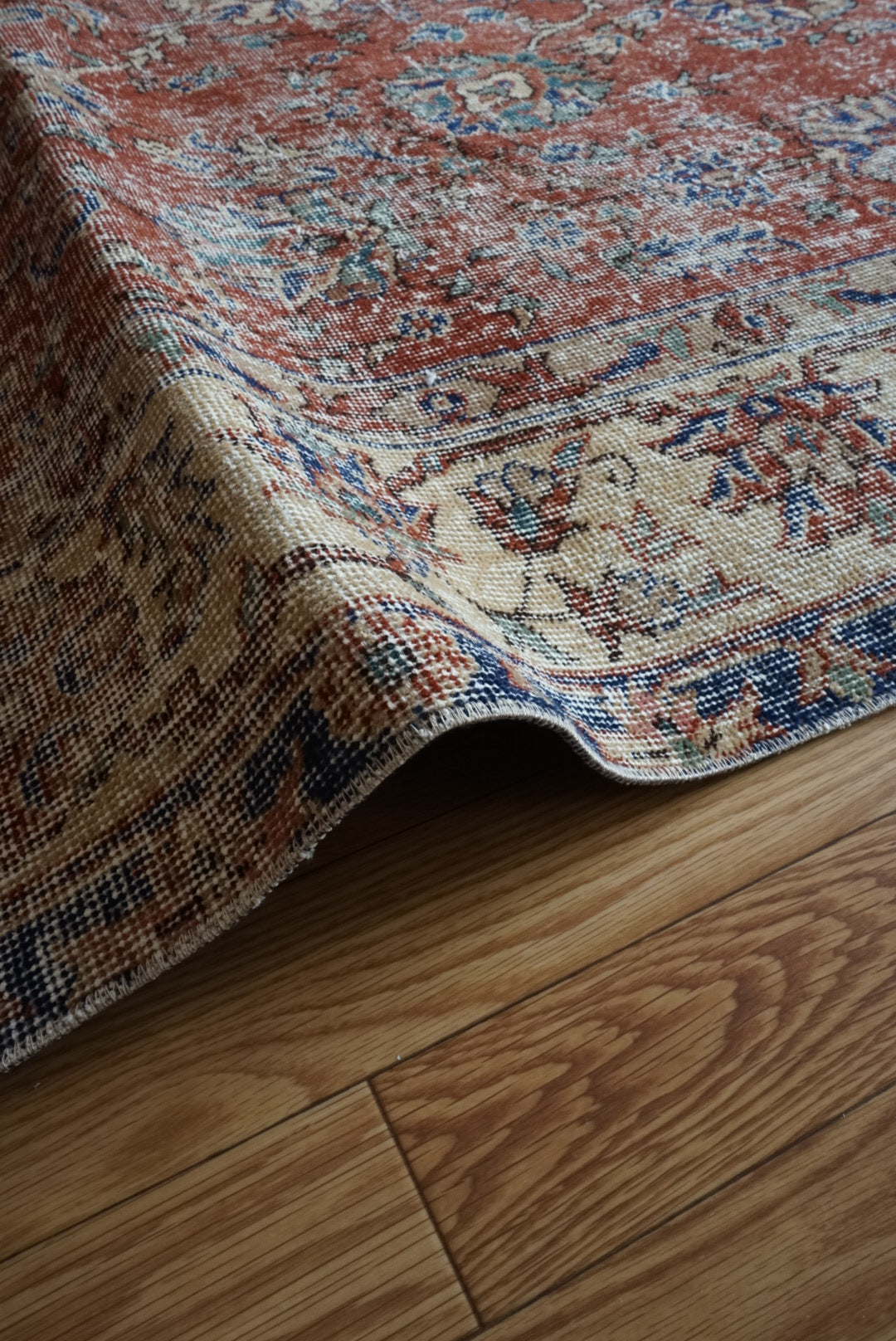 Türkiye Old Isparta Red , Blue Flower Medallion 1970年代 272.5 × 176.5 cm No.TR25508 / 国内送料無料・羊毛手織り絨毯