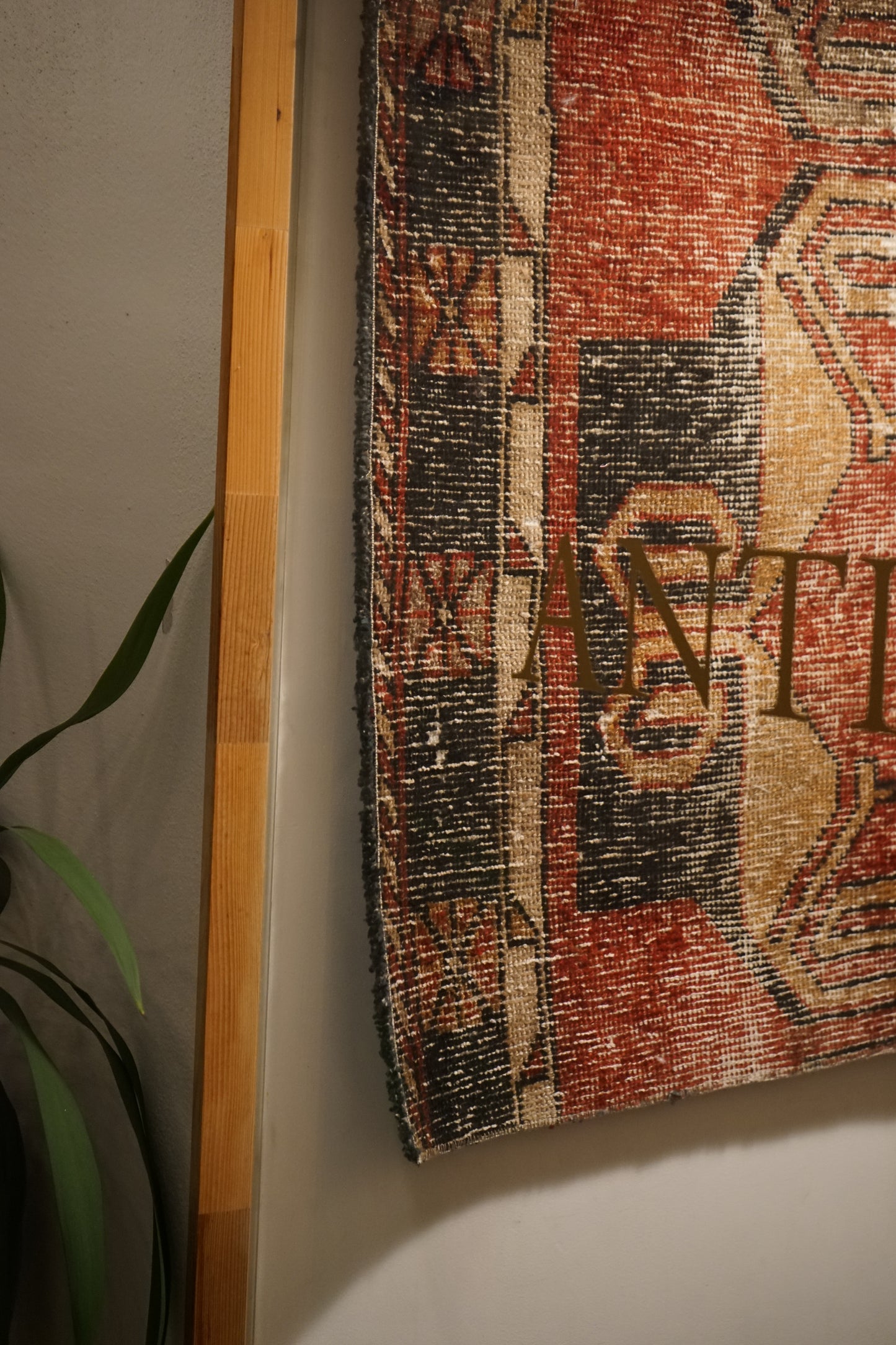 Türkiye Old Oushak Red Small Size 1970年代 103.5 × 102.5 cm No.TR25222