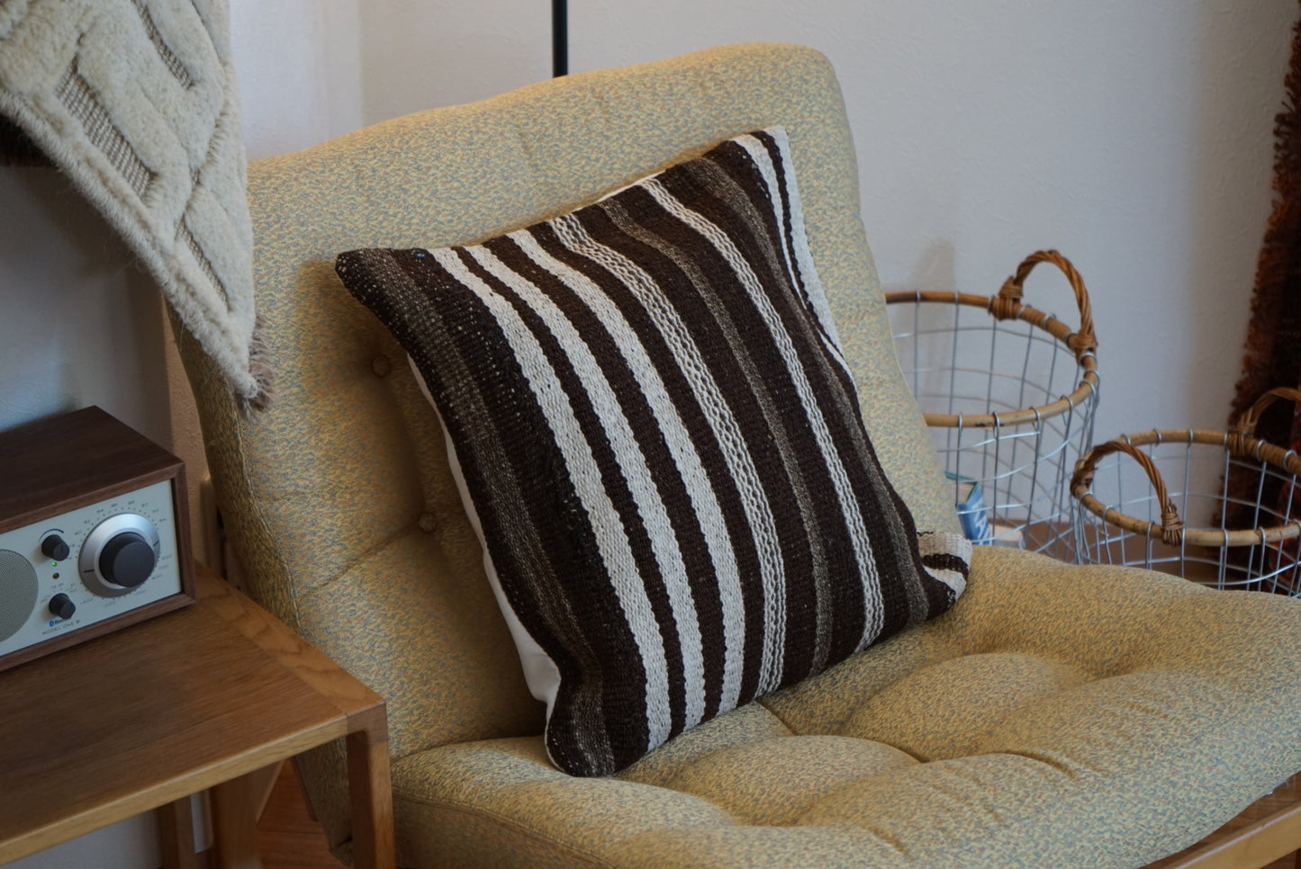 Türkiye Old Kilim Cushion Cover Brown , White Stripe Design 45 × 45 cm No.TR25553 / 送料無料・羊毛手織りキリム