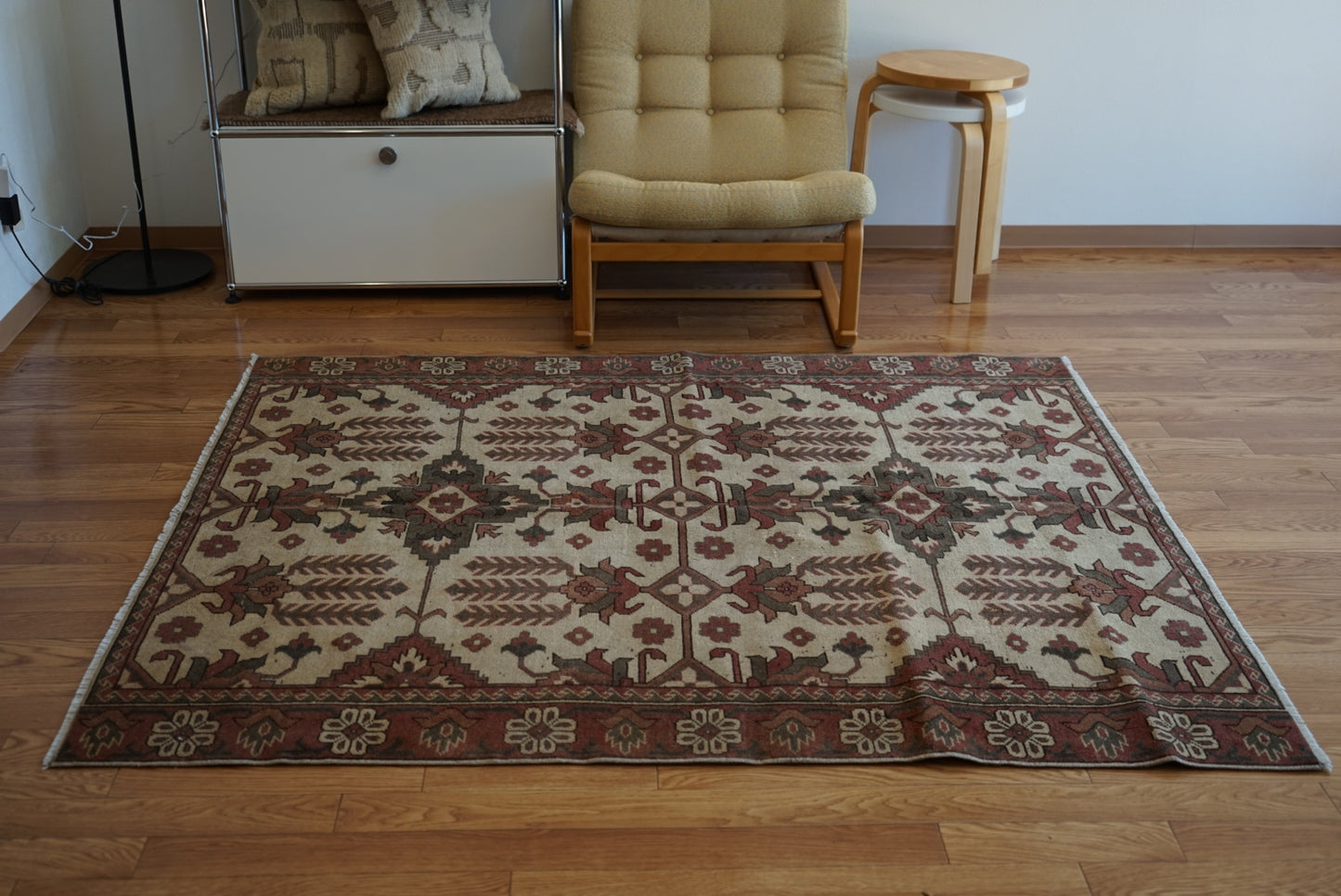 店頭販売 Türkiye Old Oushak Beige , Brown , Green 1970年代 164.5 × 143.5 cm No.TR25429