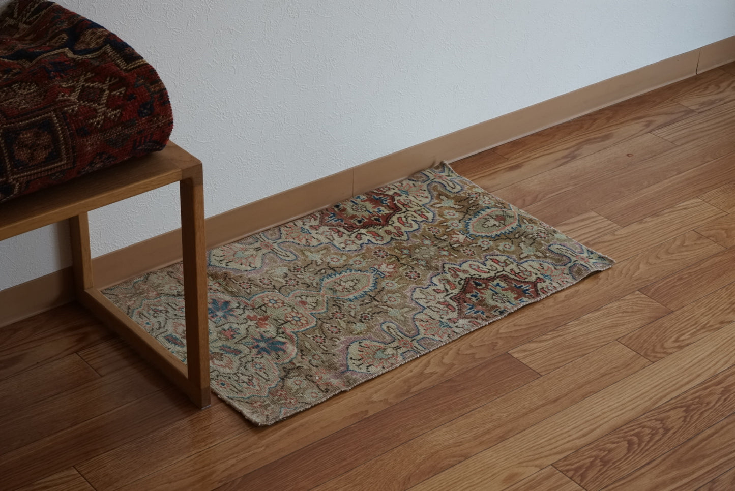 Türkiye Old Oushak Beige Flower 1970年代 71.5 × 42.5 cm No.TR25500 / 国内送料無料