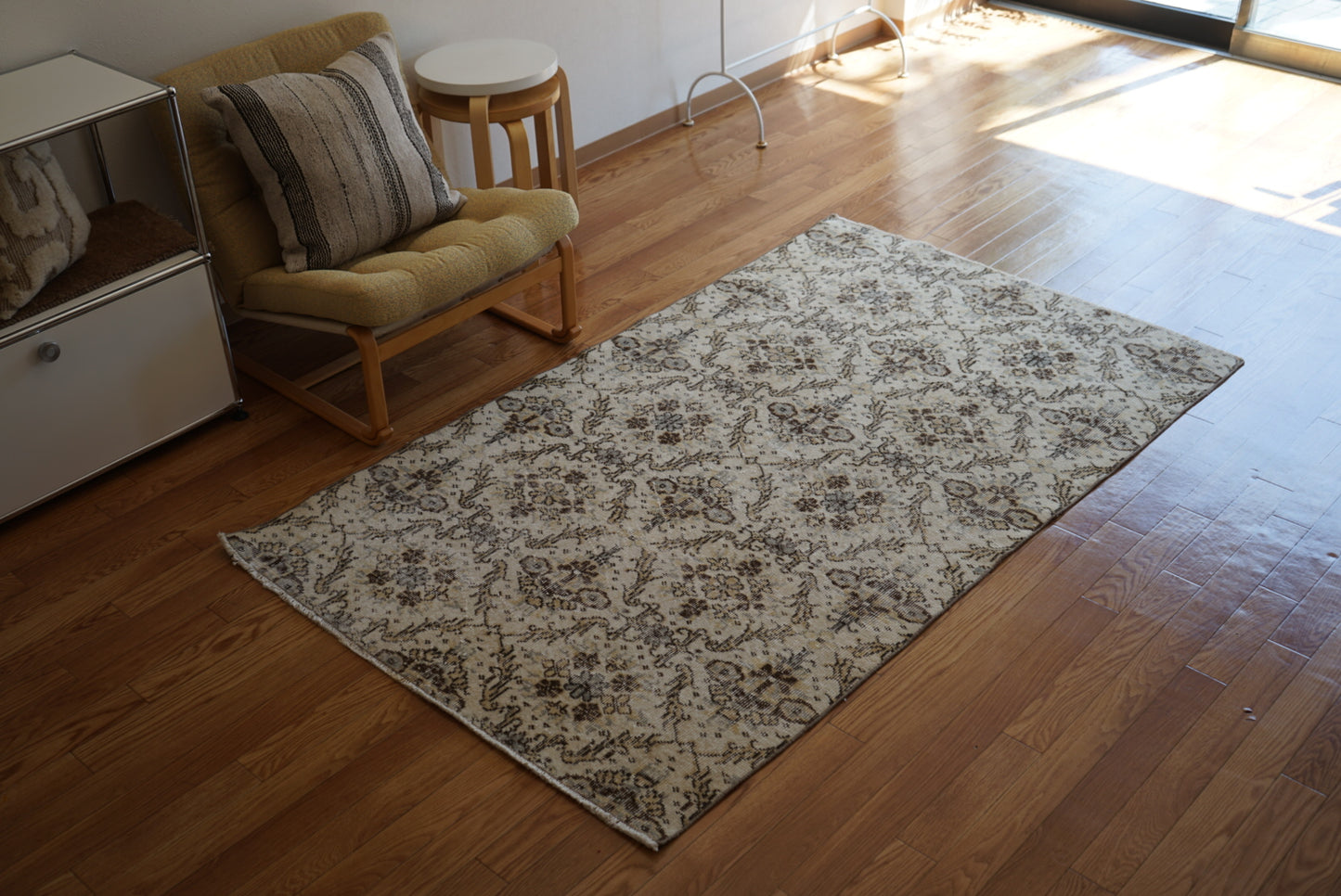 Türkiye Old Isparta Beige , Blue Floral 1970年代 191.5 × 116 cm No.TR25407